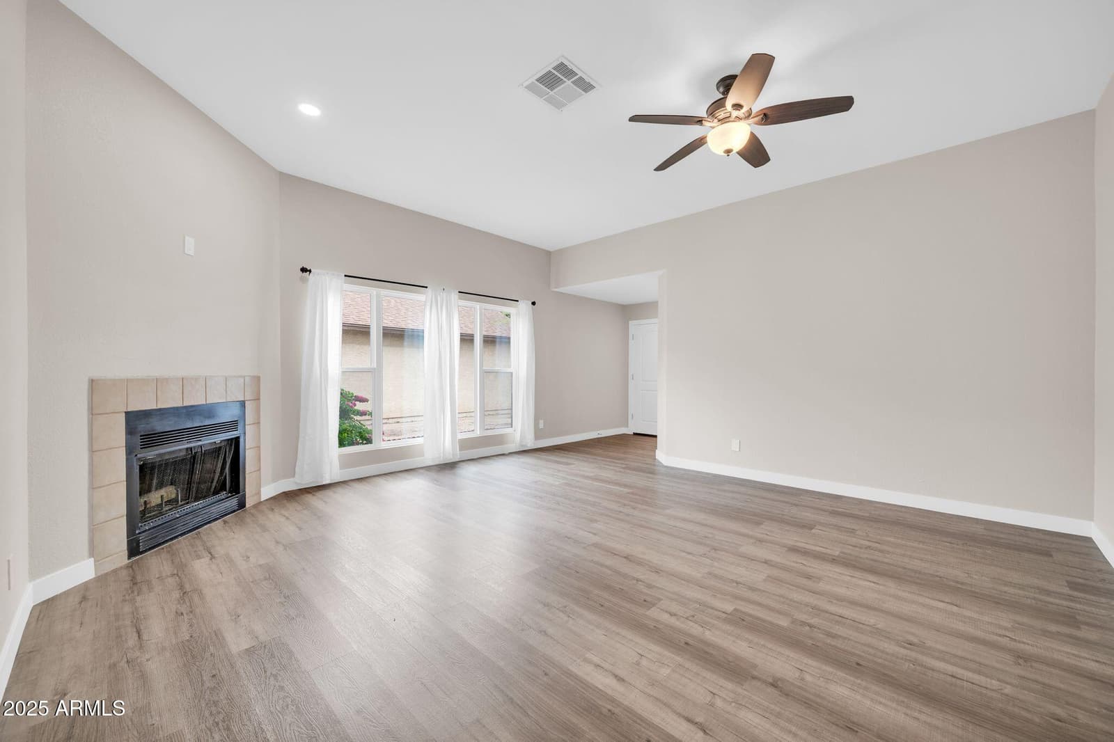 6720 N 71st Avenue, Glendale, AZ 85303 — photo 5 of 38