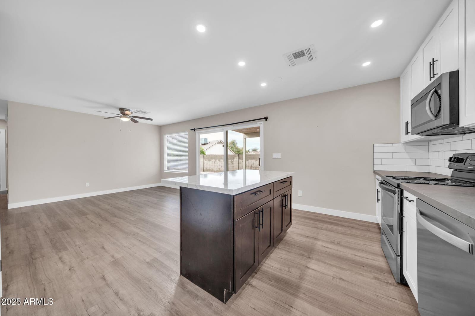 6720 N 71st Avenue, Glendale, AZ 85303 — photo 15 of 38
