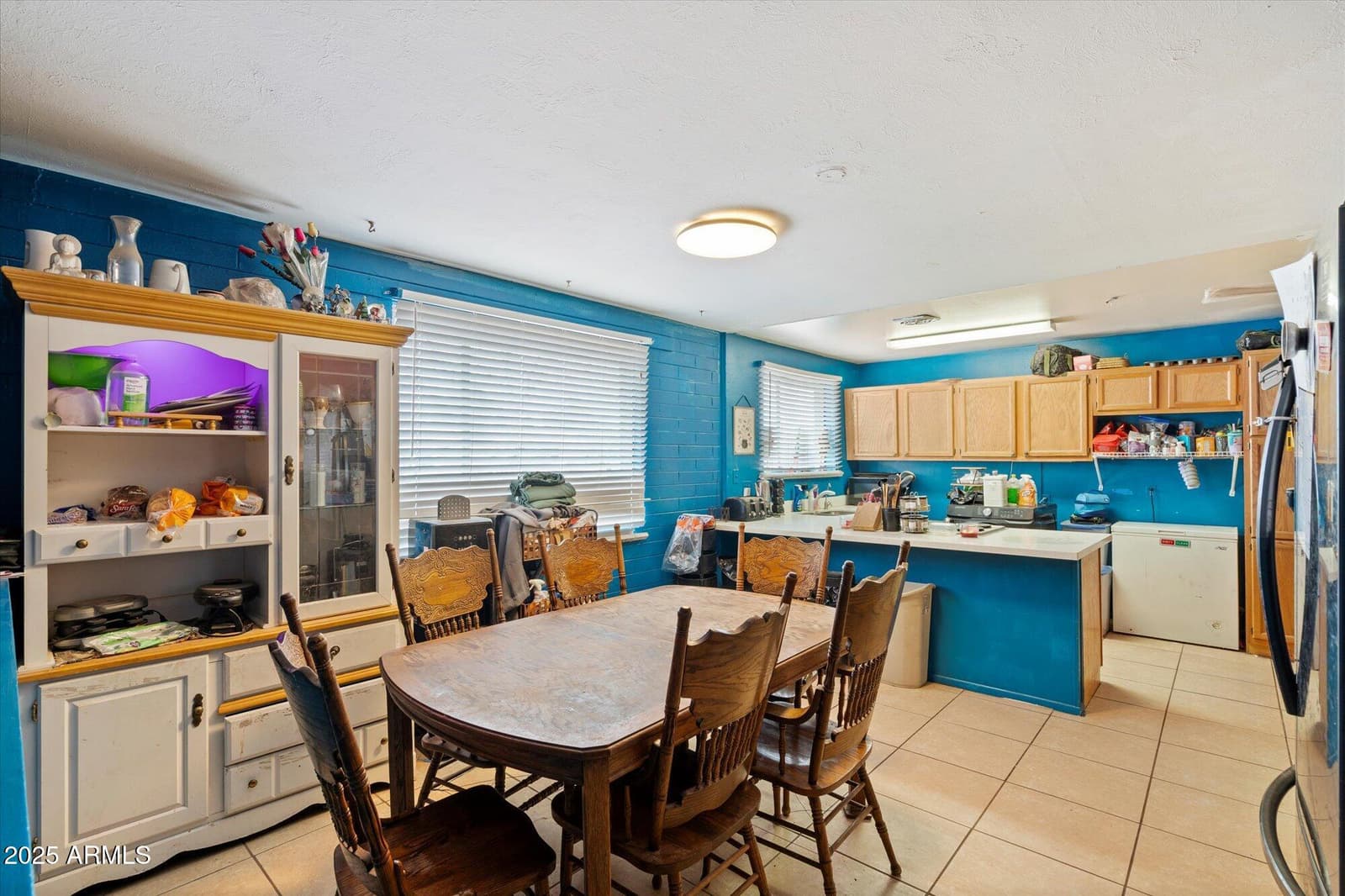 5423 W EARLL Drive, Phoenix, AZ 85031 — photo 3 of 18