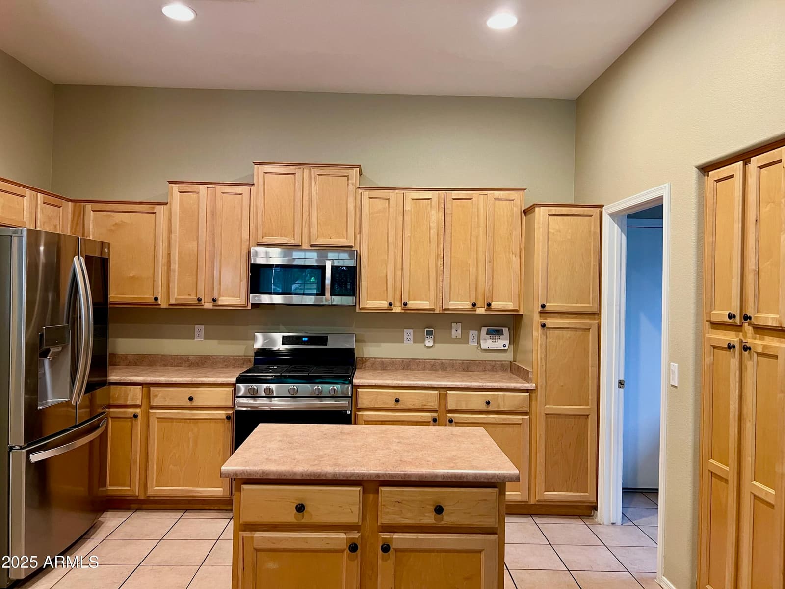 8461 W MCRAE Way, Peoria, AZ 85382 — photo 4 of 21