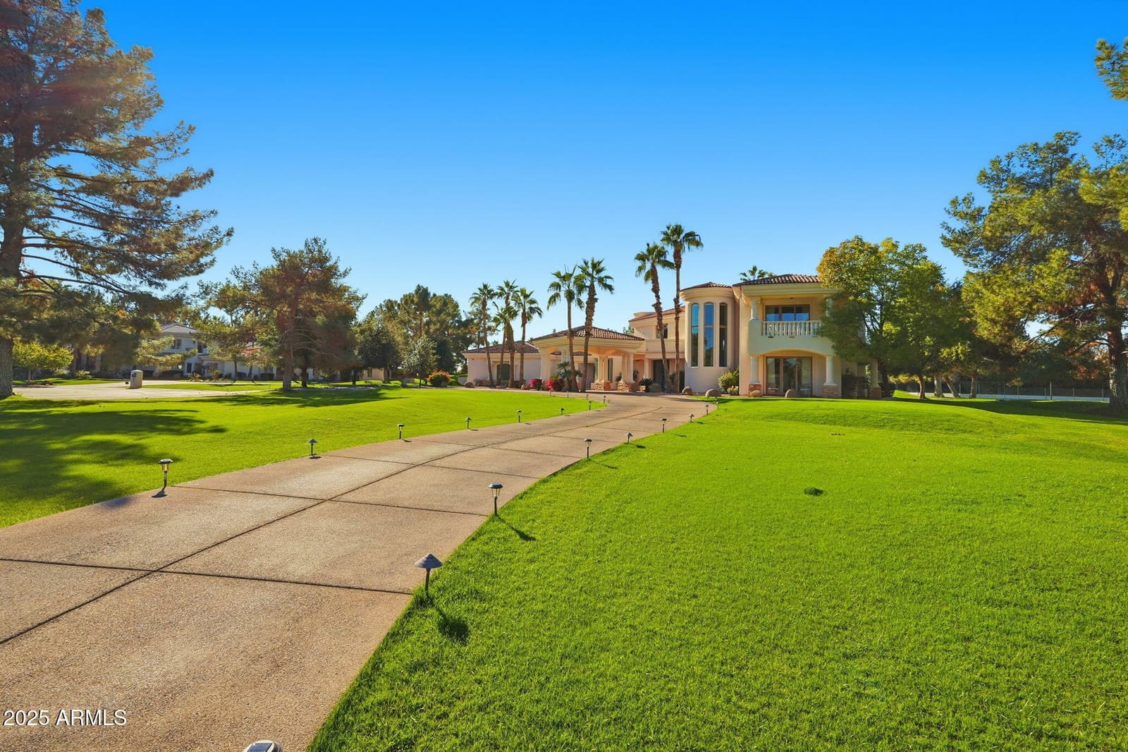 6 E OAKWOOD HILLS Drive, Chandler, AZ 85248 — photo 3 of 122