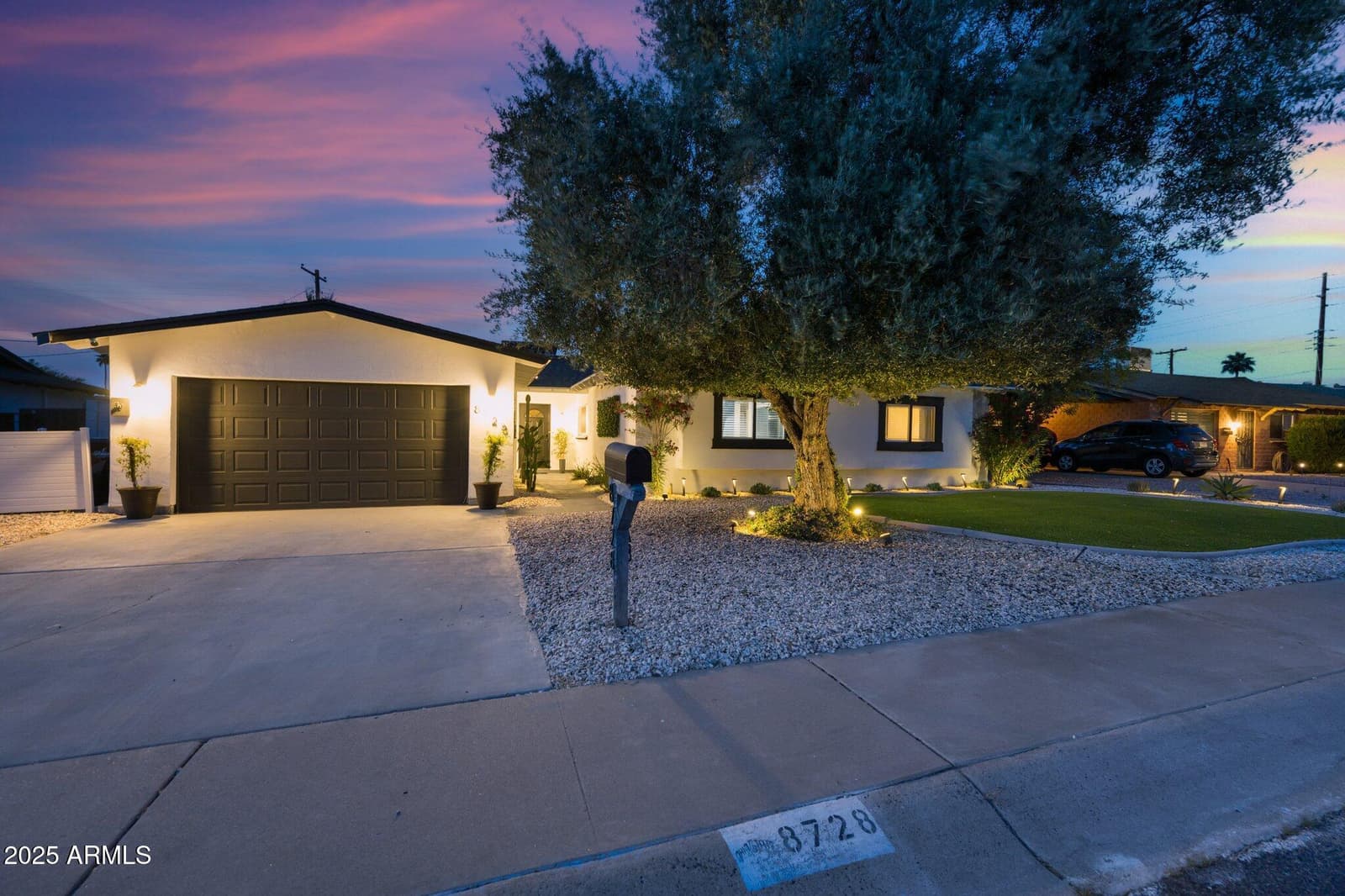 8728 E MONTE VISTA Road, Scottsdale, AZ 85257 — photo 2 of 28