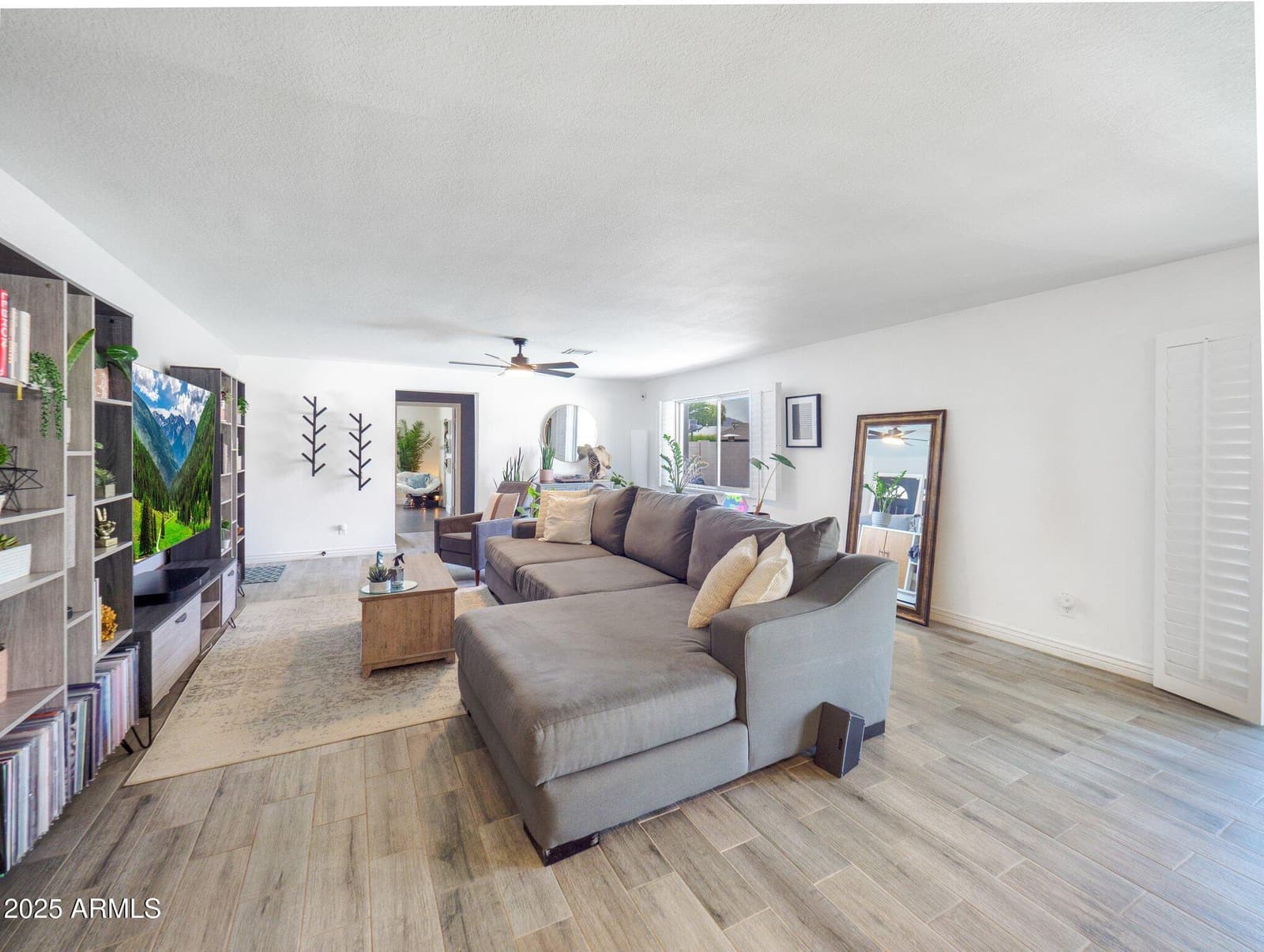 8728 E MONTE VISTA Road, Scottsdale, AZ 85257 — photo 5 of 28