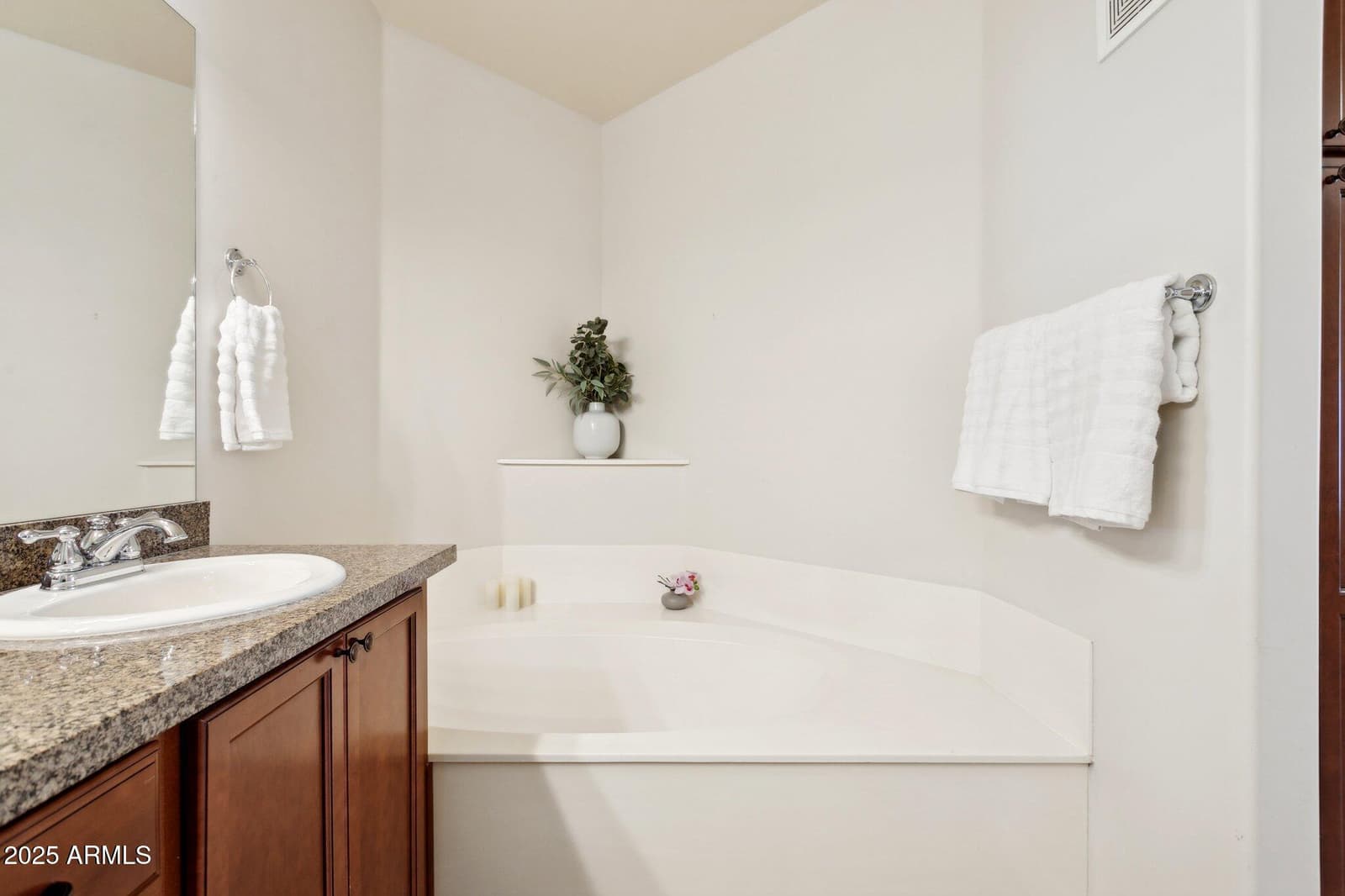 5350 E DEER VALLEY Drive 4267, Phoenix, AZ 85054 — photo 13 of 47
