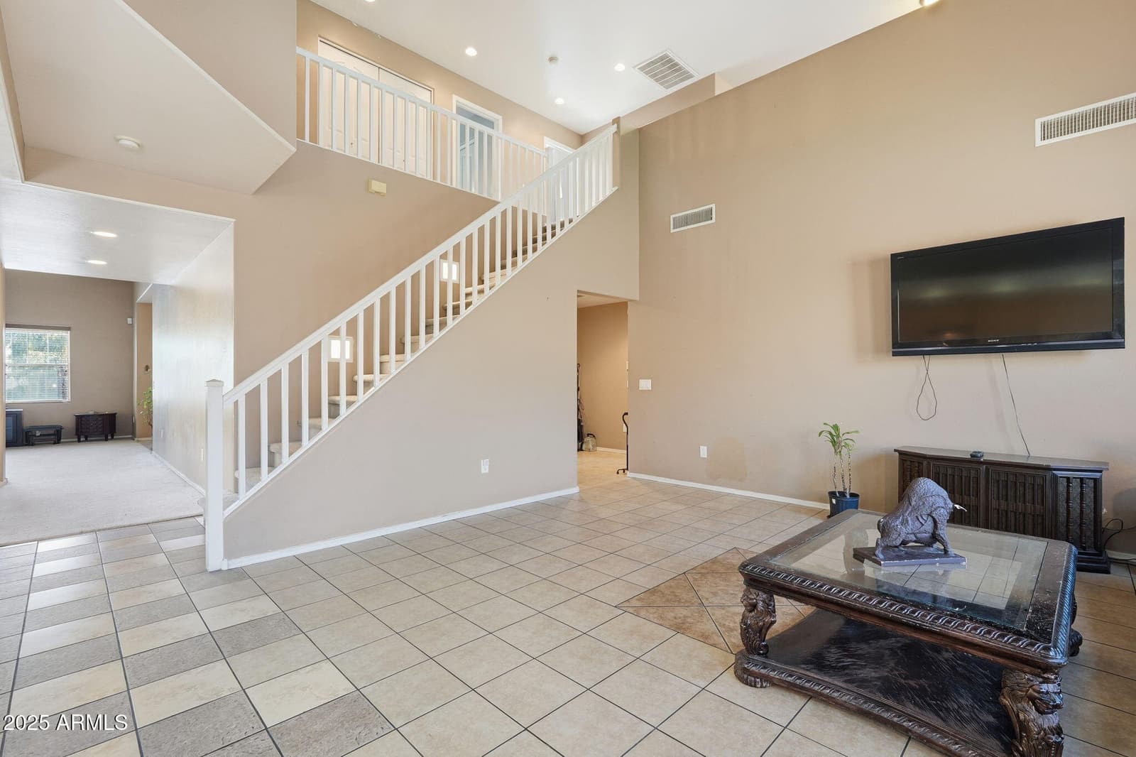 6826 S 41ST Drive, Phoenix, AZ 85041 — photo 5 of 40