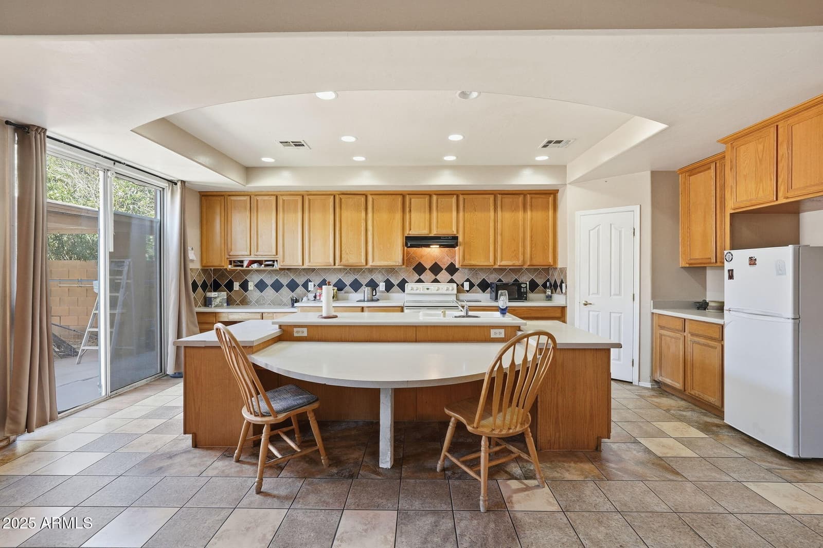 6826 S 41ST Drive, Phoenix, AZ 85041 — photo 14 of 40