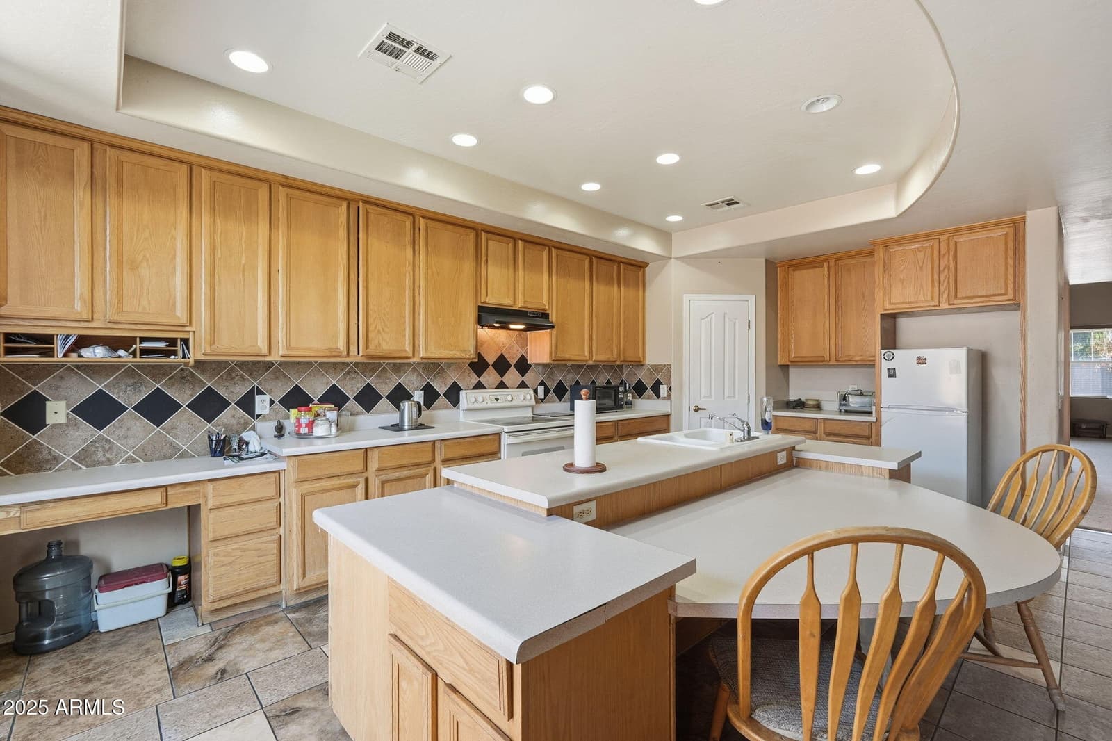 6826 S 41ST Drive, Phoenix, AZ 85041 — photo 16 of 40