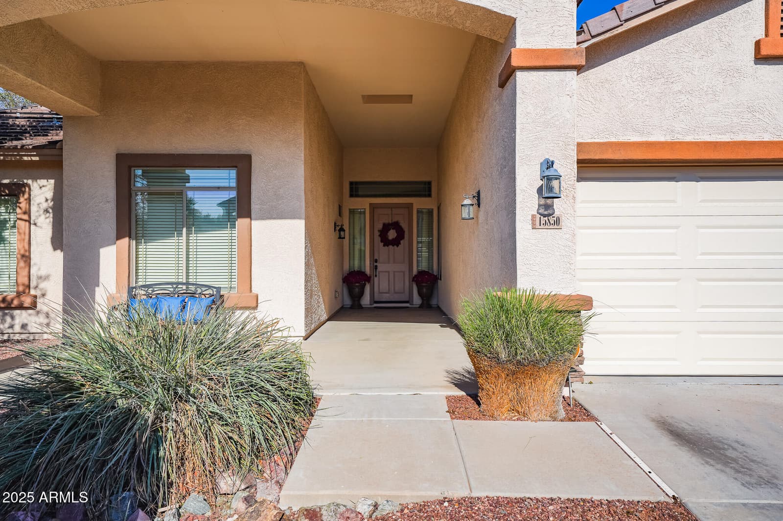 15850 W MERCER Lane, Surprise, AZ 85379 — photo 4 of 42