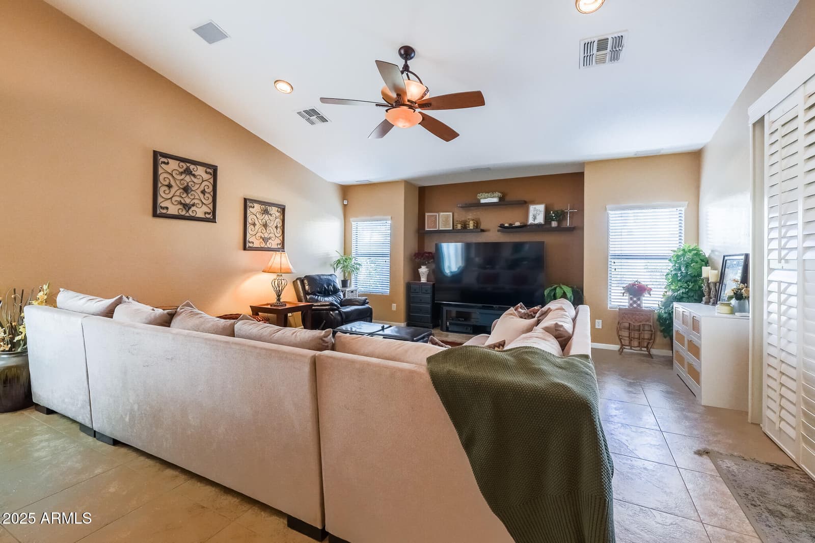 15850 W MERCER Lane, Surprise, AZ 85379 — photo 15 of 42