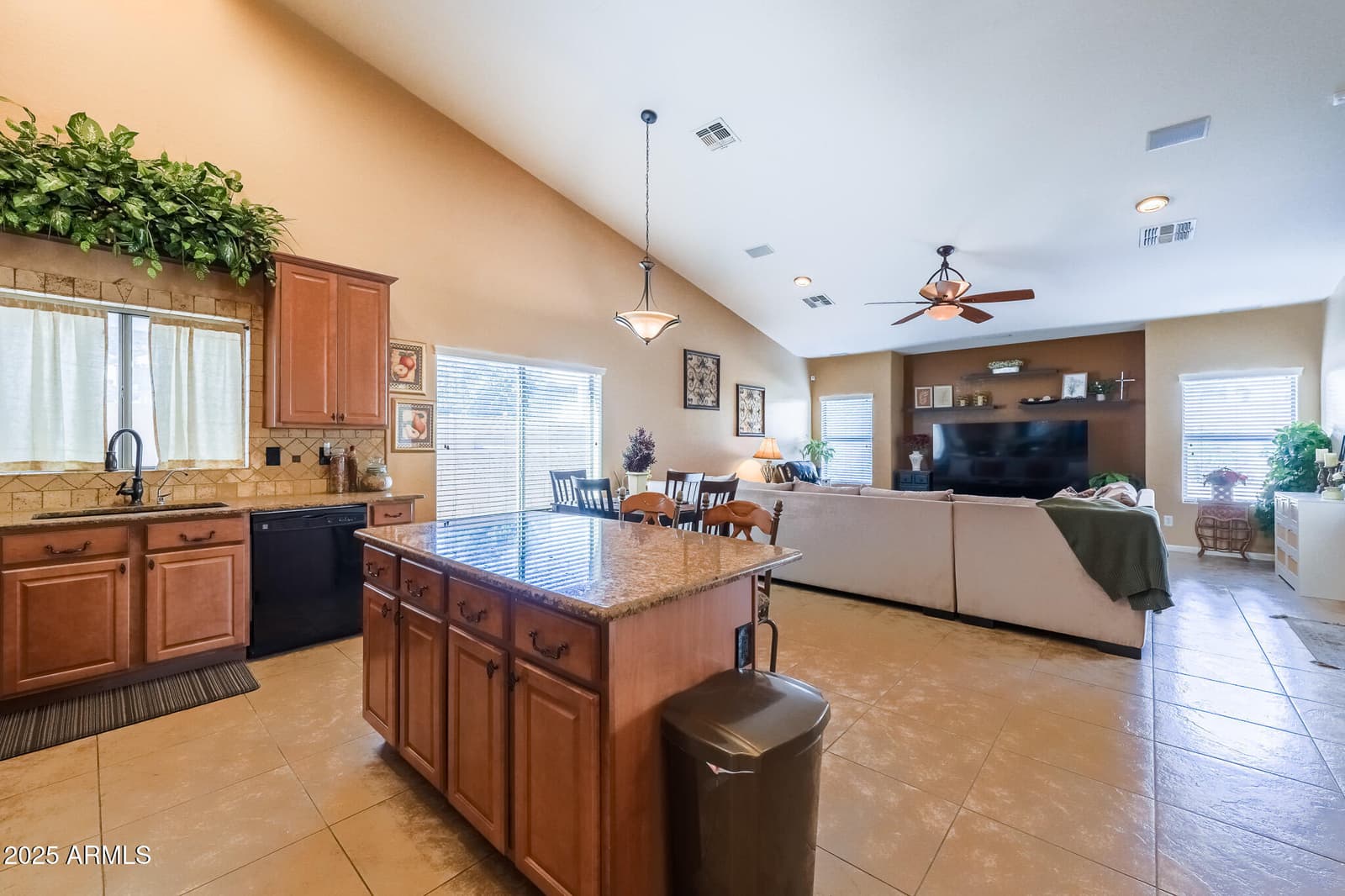 15850 W MERCER Lane, Surprise, AZ 85379 — photo 13 of 42
