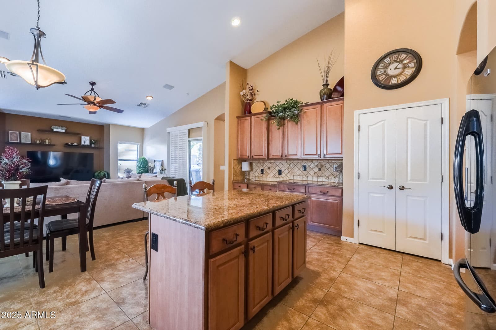 15850 W MERCER Lane, Surprise, AZ 85379 — photo 14 of 42