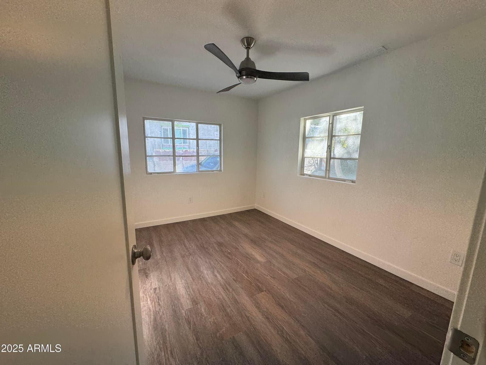 184 S Kent Street, Miami, AZ 85539 — photo 4 of 17
