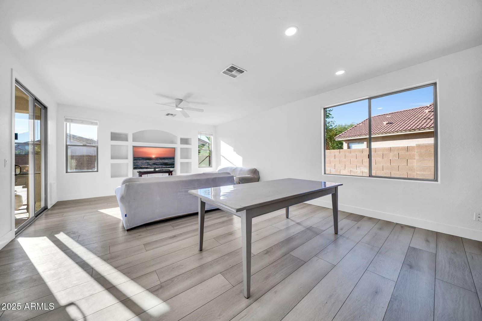 16529 W SAGUARO Lane, Surprise, AZ 85388 — photo 10 of 50
