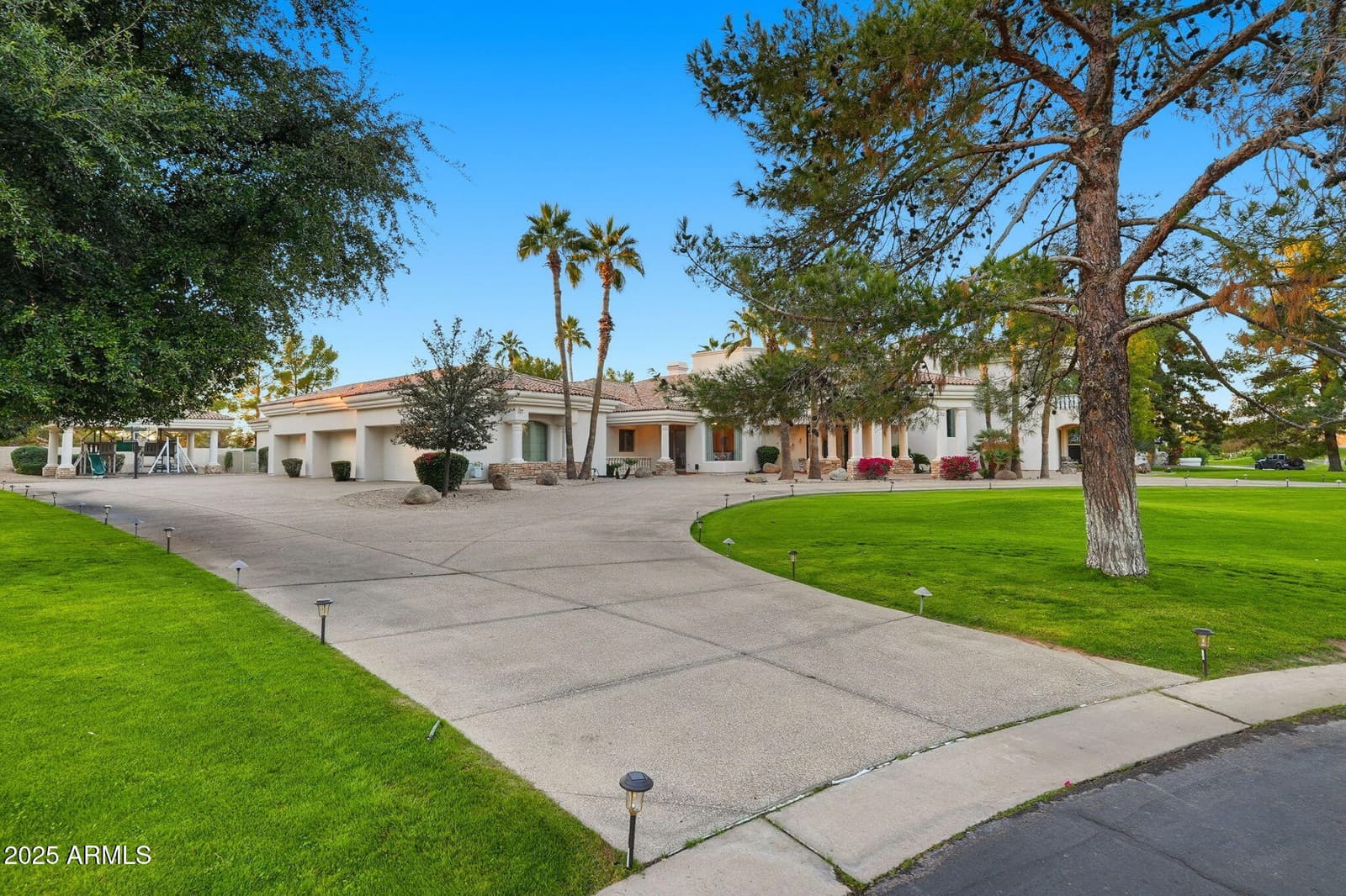 6 E OAKWOOD HILLS Drive, Chandler, AZ 85248 — photo 4 of 122