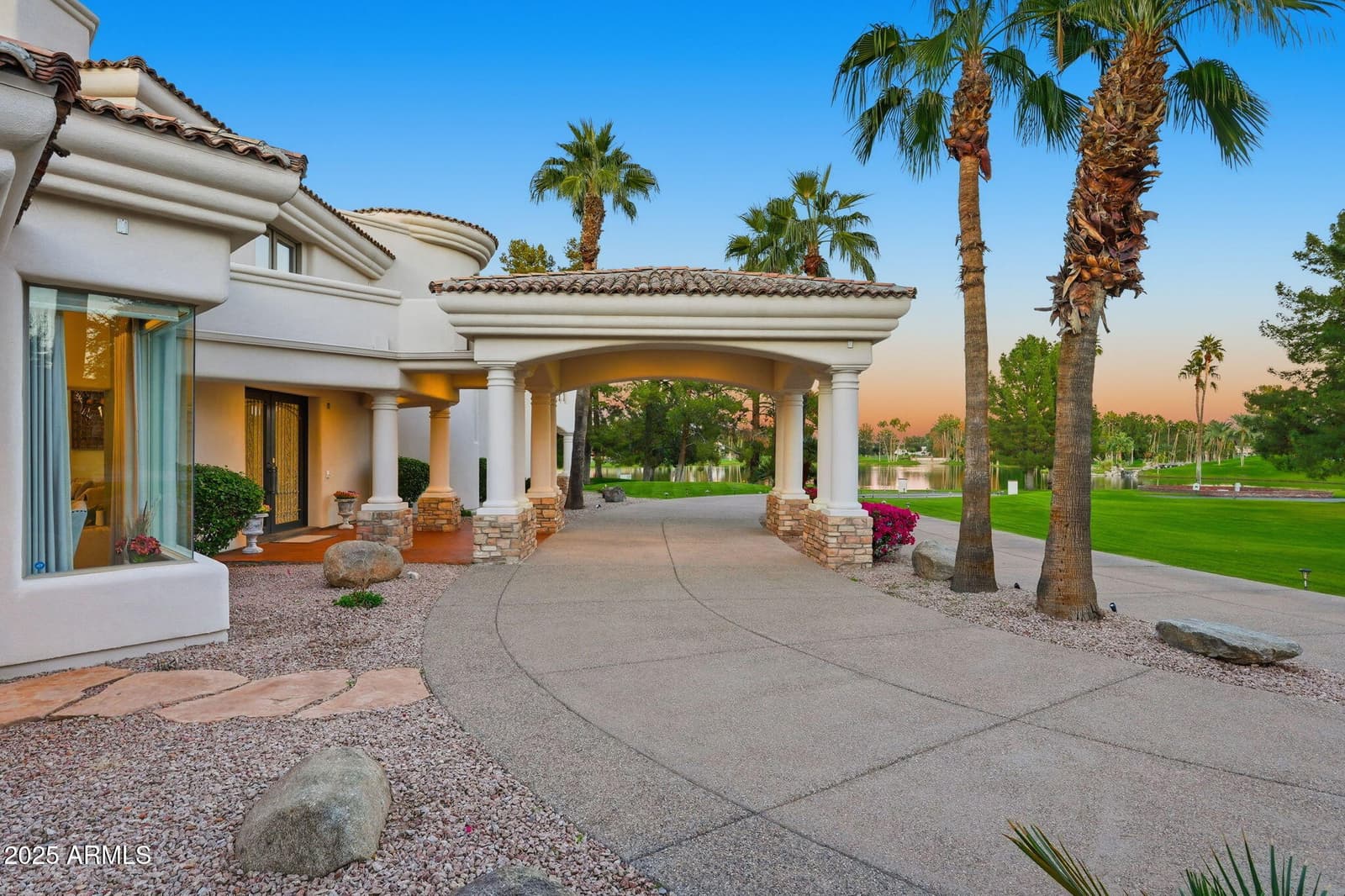 6 E OAKWOOD HILLS Drive, Chandler, AZ 85248 — photo 8 of 122