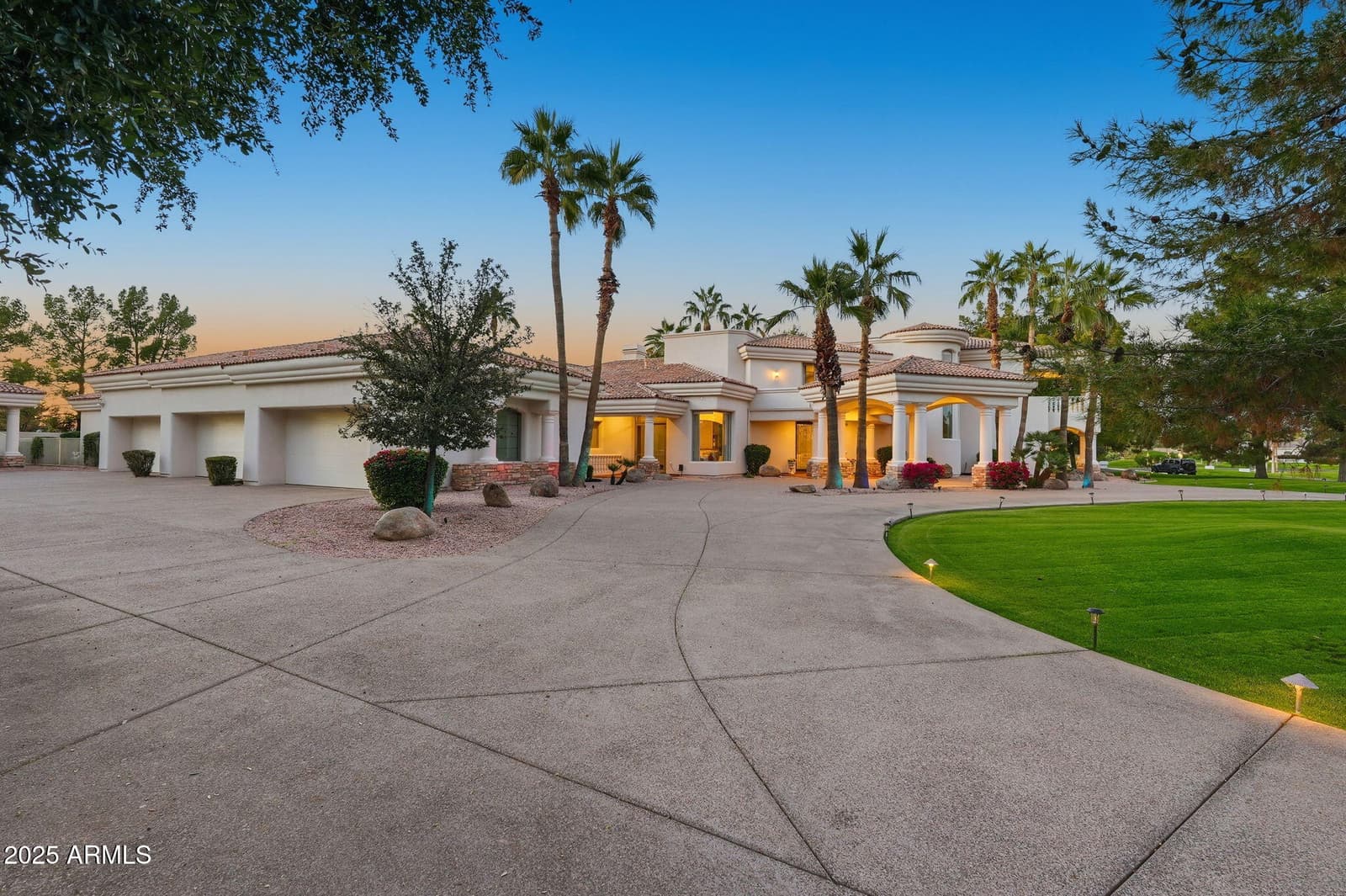 6 E OAKWOOD HILLS Drive, Chandler, AZ 85248 — photo 9 of 122