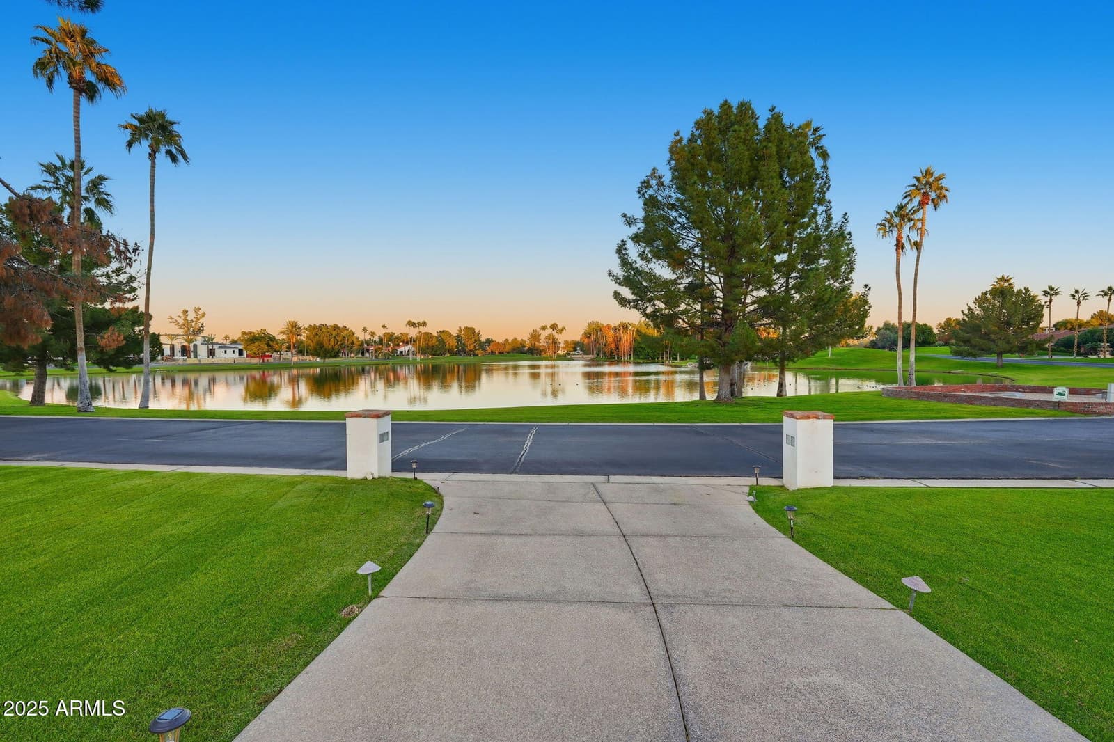 6 E OAKWOOD HILLS Drive, Chandler, AZ 85248 — photo 18 of 122