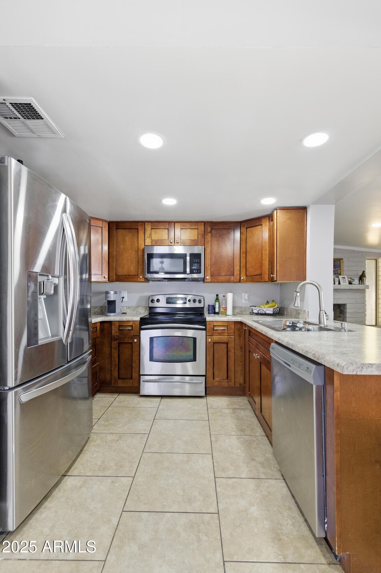 10428 W Calle de Plata Street, Phoenix, AZ 85037 — photo 10 of 27