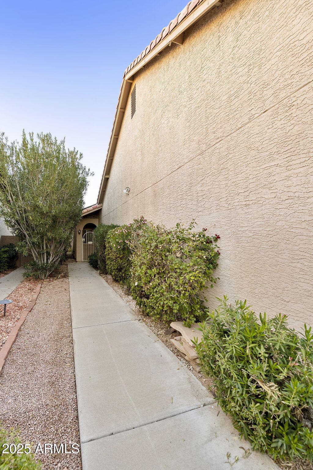 10214 E COOPERS HAWK Drive, Sun Lakes, AZ 85248 — photo 9 of 76