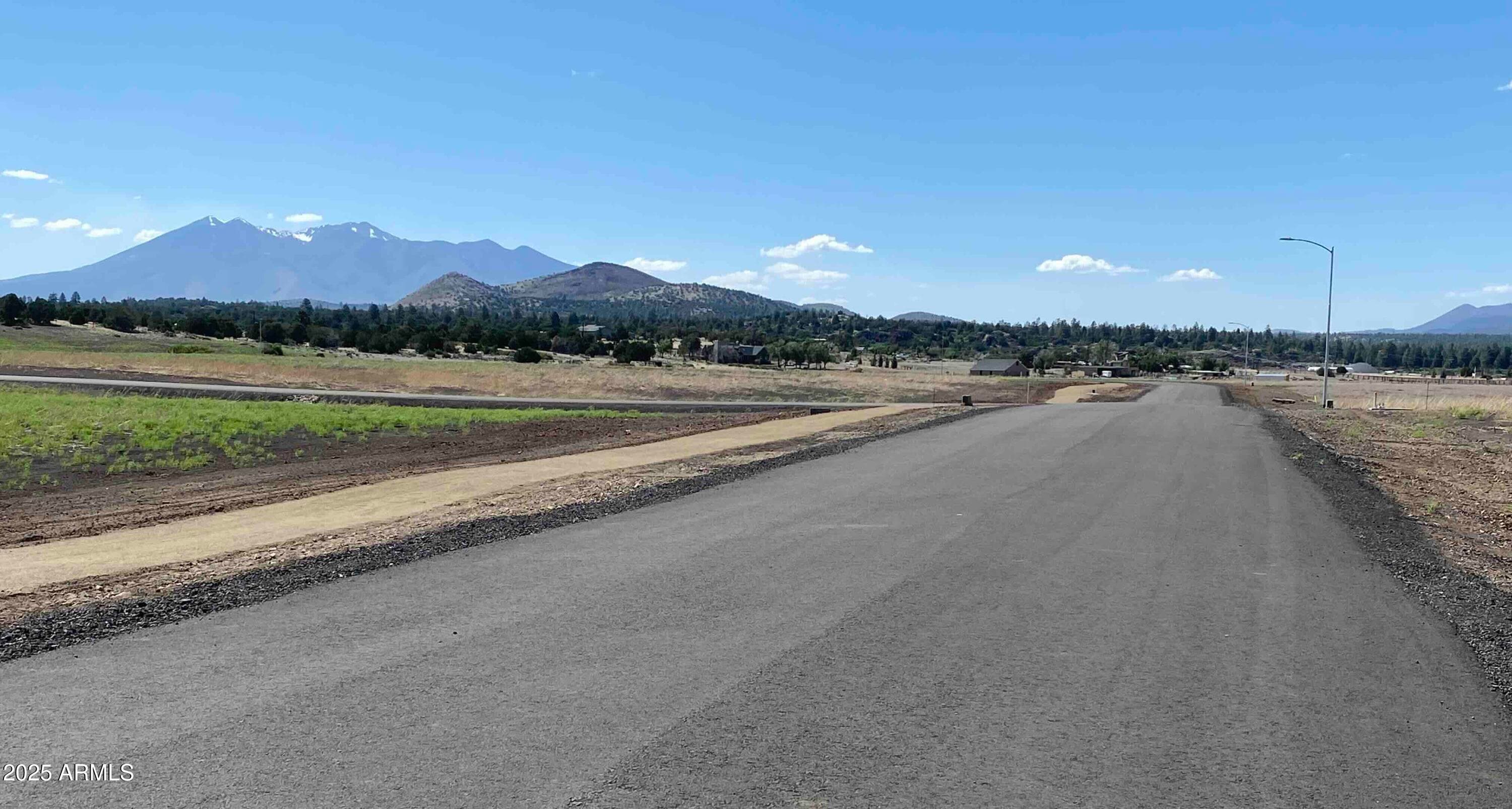 6515 MEADOWS Lane, Flagstaff, AZ 86004 — photo 10 of 29