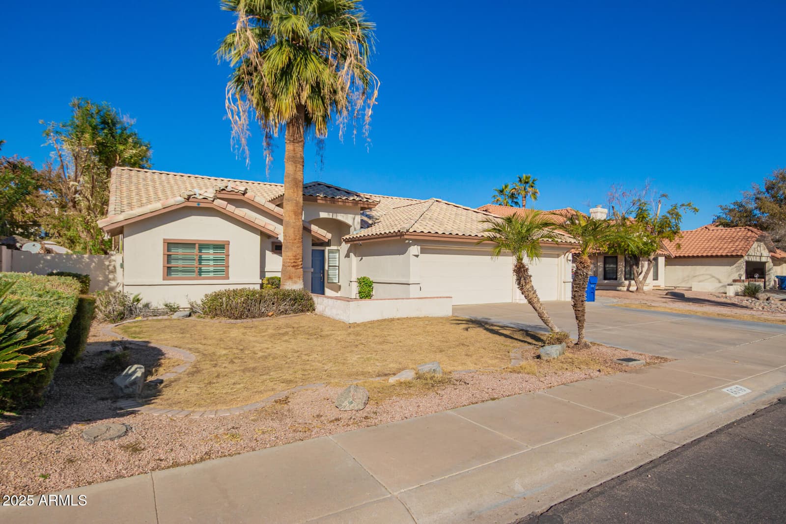8648 S KENWOOD Lane, Tempe, AZ 85284 — photo 2 of 47