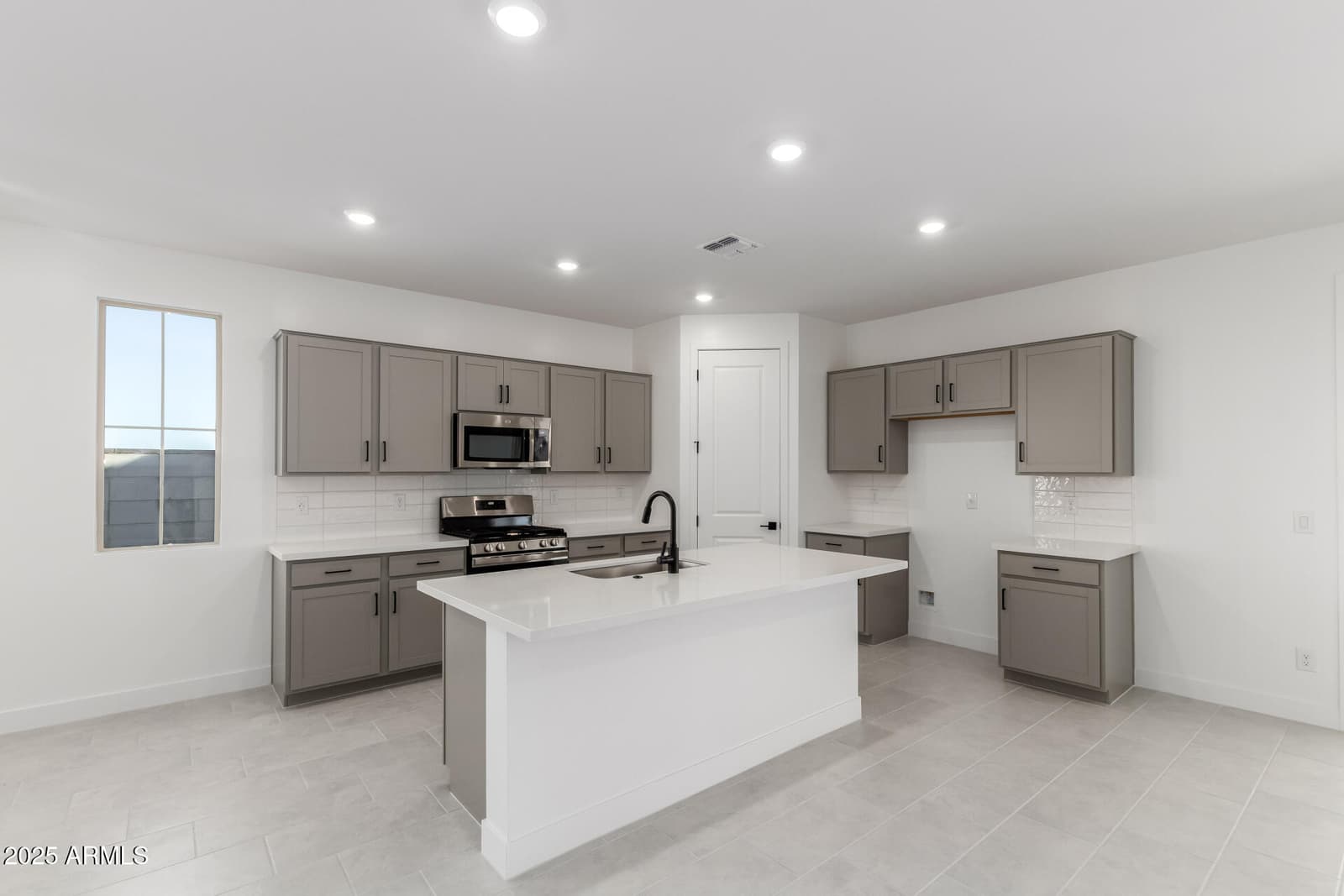 30160 W PALO BREA Way, Buckeye, AZ 85396 — photo 13 of 26