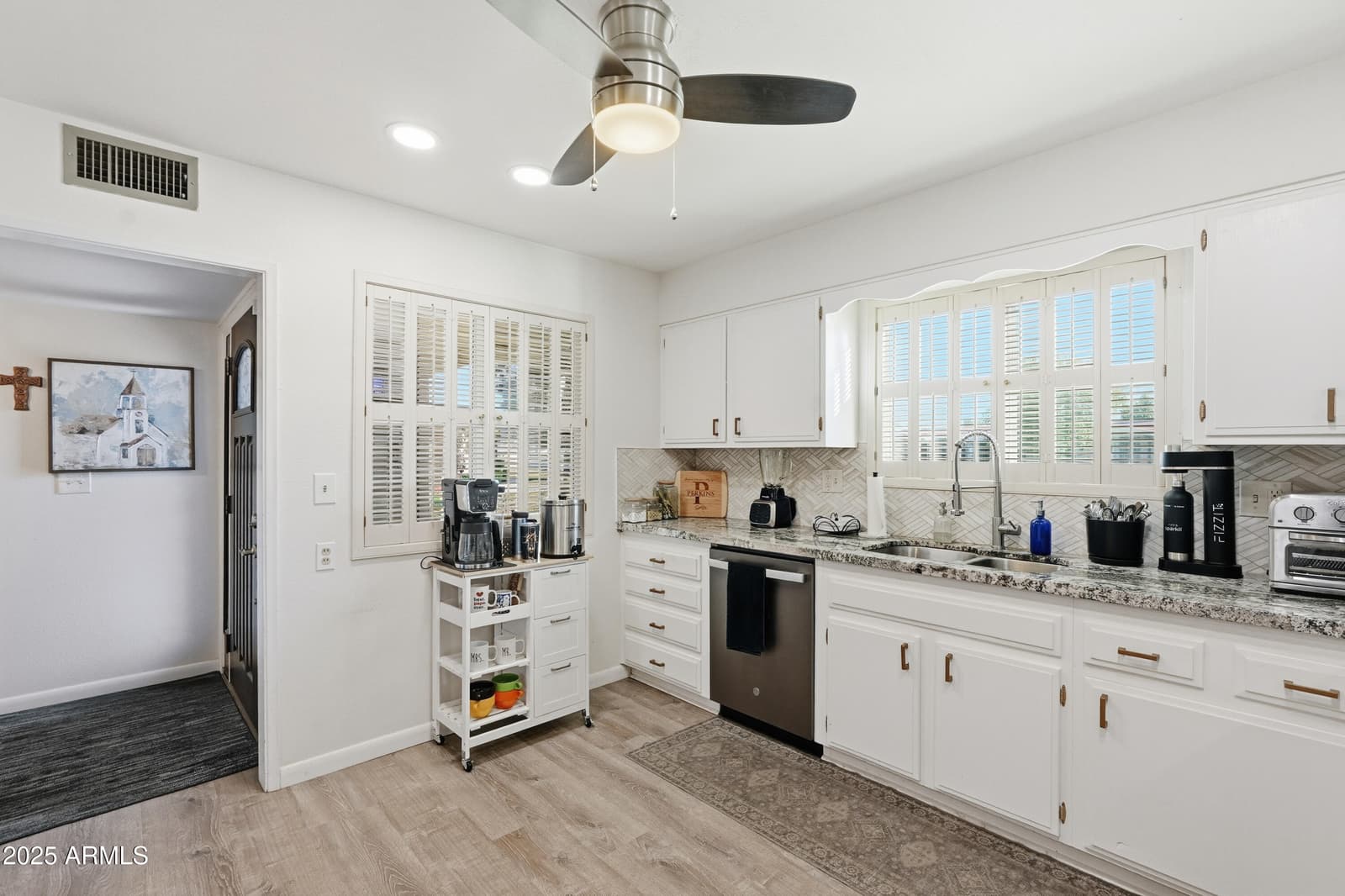 10320 W CORTE DEL SOL ESTE, Sun City, AZ 85351 — photo 11 of 28