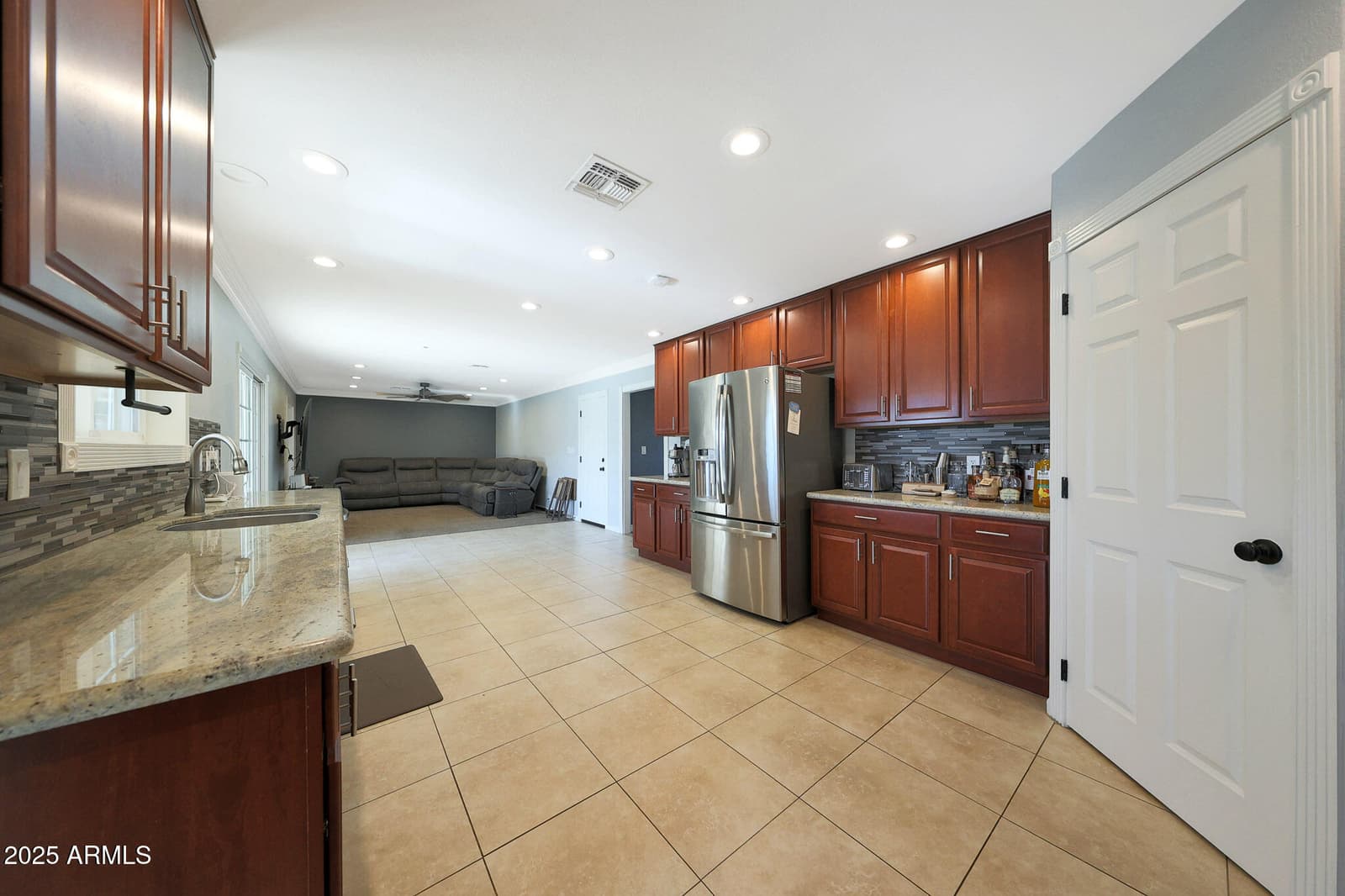 2517 E HIGHLAND Street, Mesa, AZ 85213 — photo 8 of 42