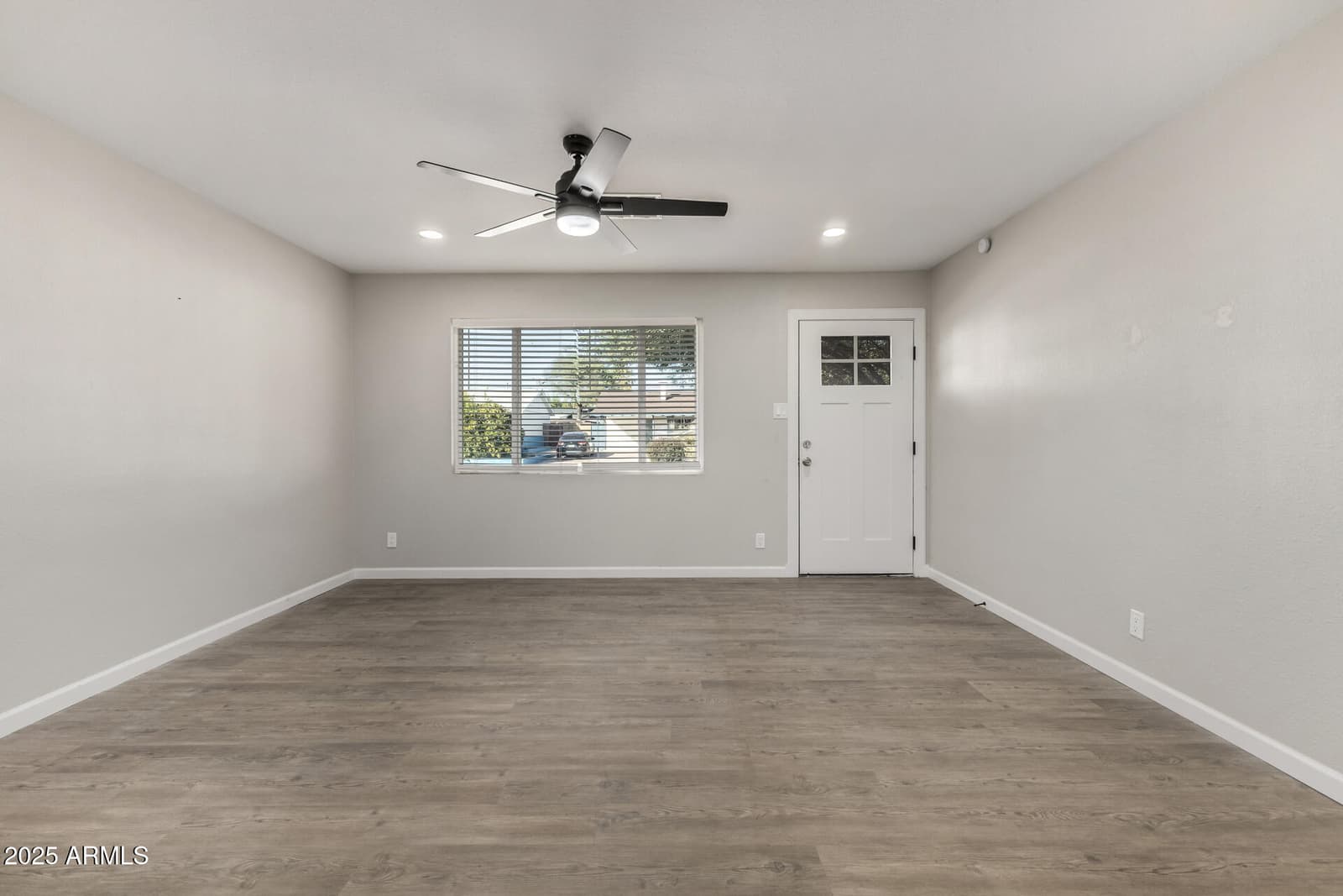 331 E PIERCE Street, Tempe, AZ 85288 — photo 8 of 37