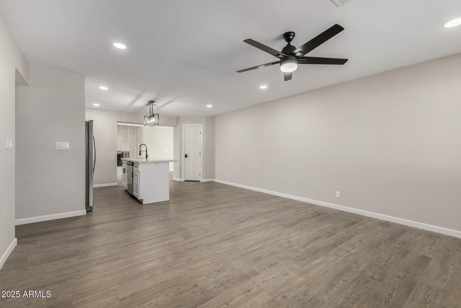 331 E PIERCE Street, Tempe, AZ 85288 — photo 4 of 37