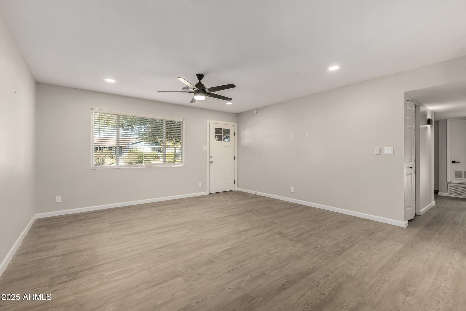 331 E PIERCE Street, Tempe, AZ 85288 — photo 5 of 37