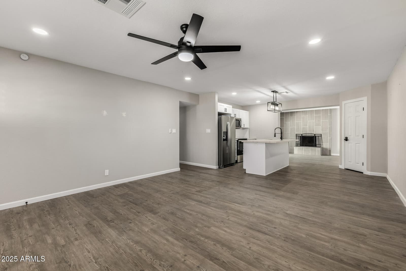 331 E PIERCE Street, Tempe, AZ 85288 — photo 6 of 37