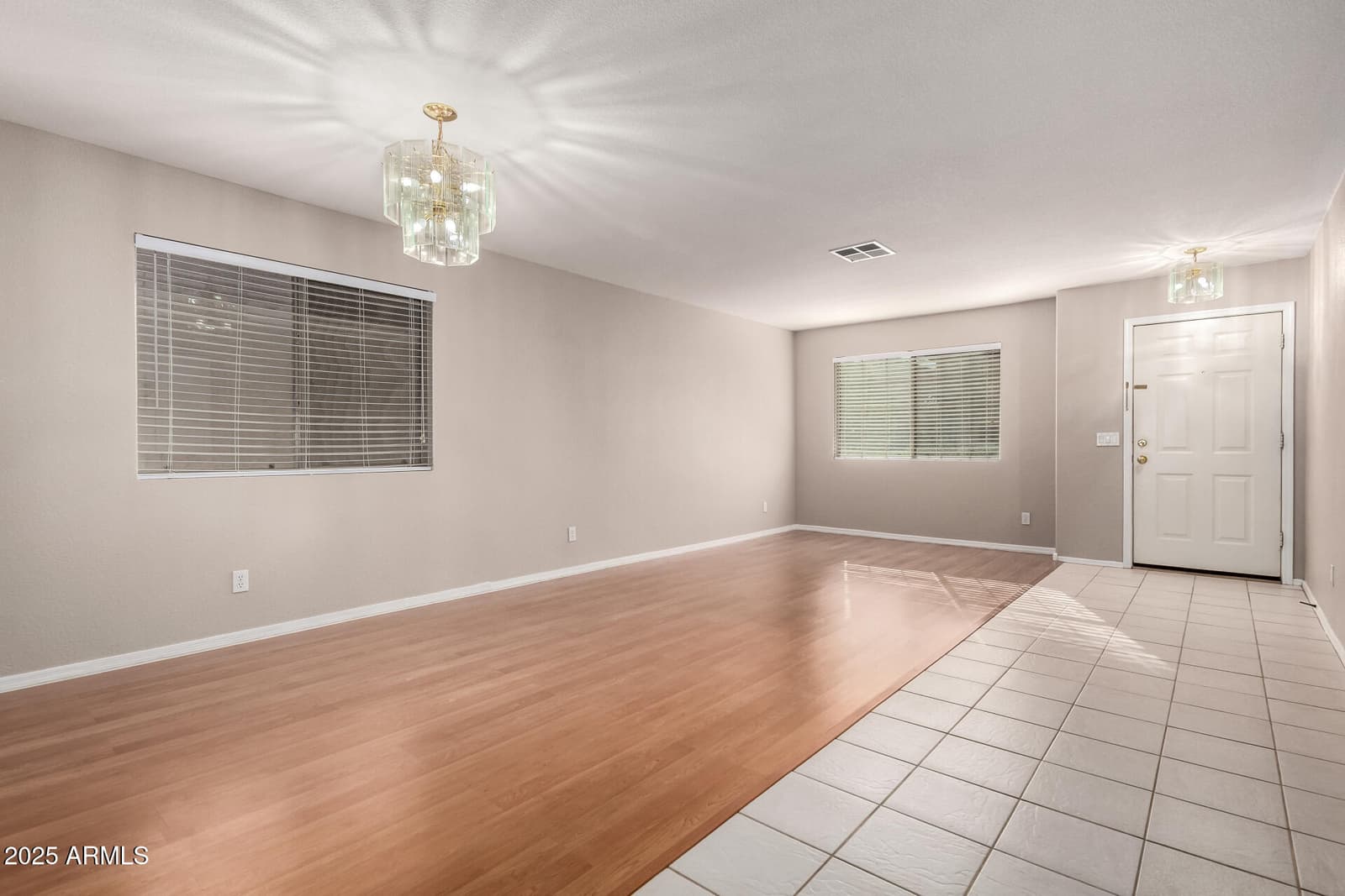 3822 W FALLEN LEAF Lane, Glendale, AZ 85310 — photo 6 of 35
