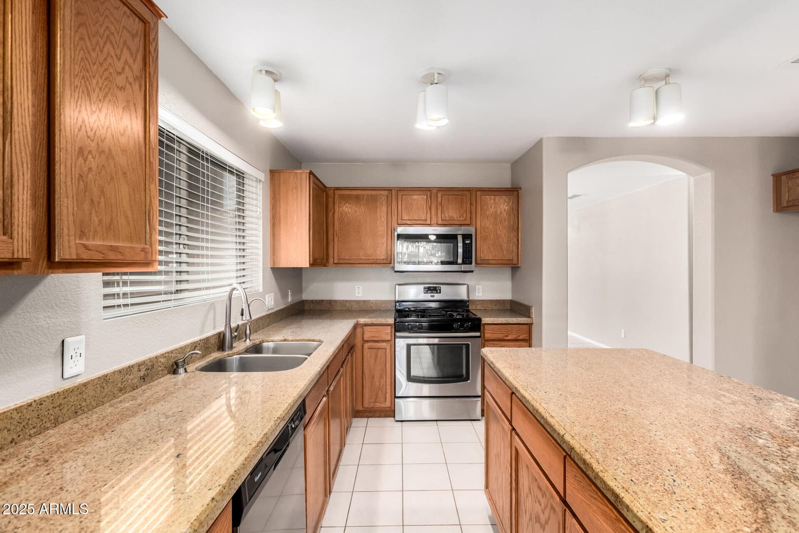 3822 W FALLEN LEAF Lane, Glendale, AZ 85310 — photo 11 of 35