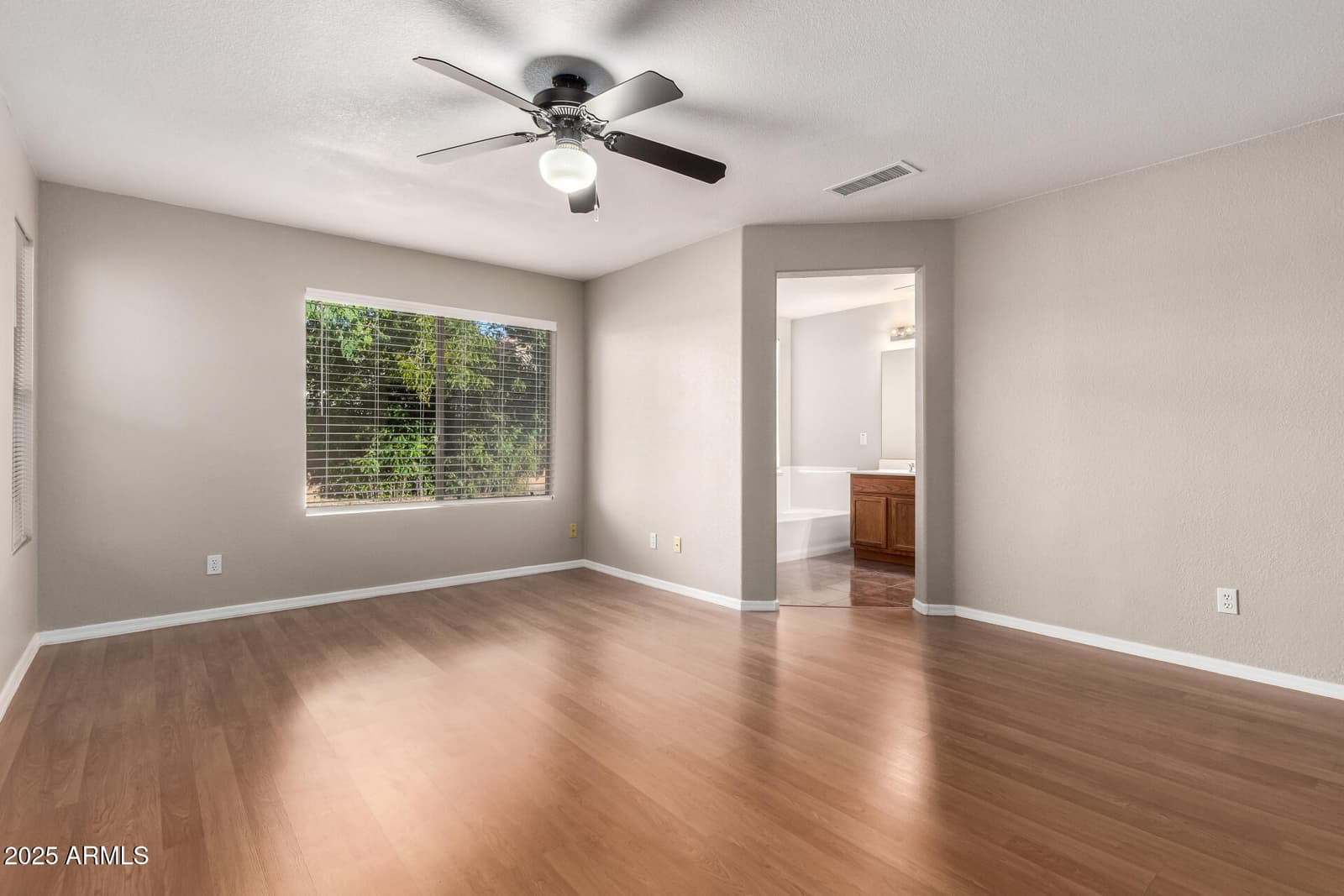 3822 W FALLEN LEAF Lane, Glendale, AZ 85310 — photo 16 of 35