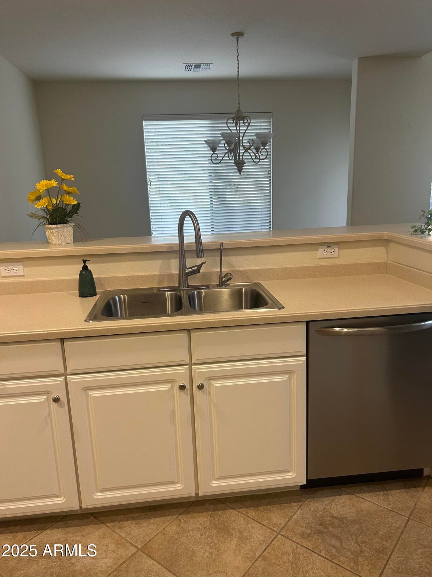 3131 E LEGACY Drive 1002, Phoenix, AZ 85042 — photo 9 of 40
