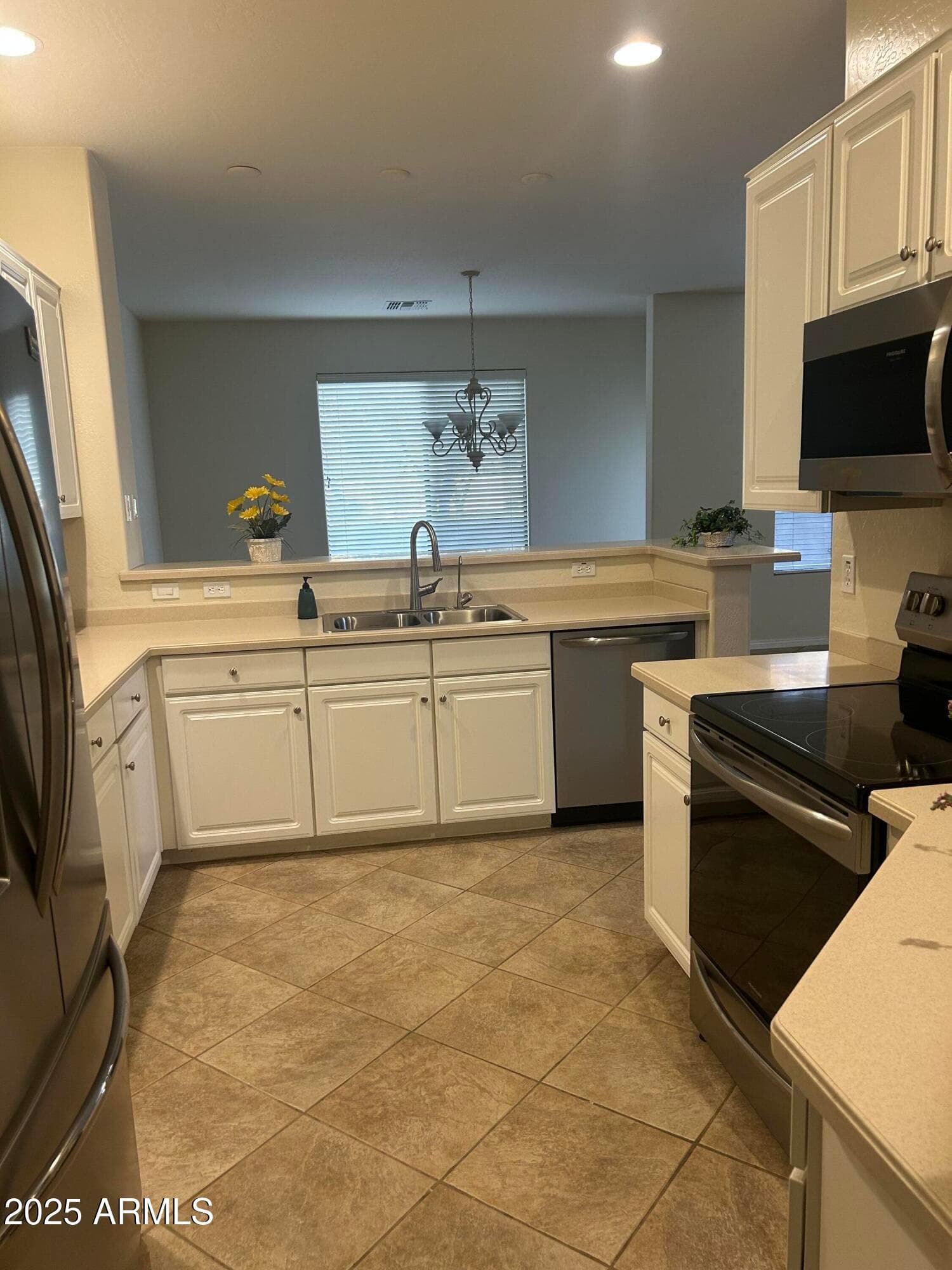 3131 E LEGACY Drive 1002, Phoenix, AZ 85042 — photo 8 of 40