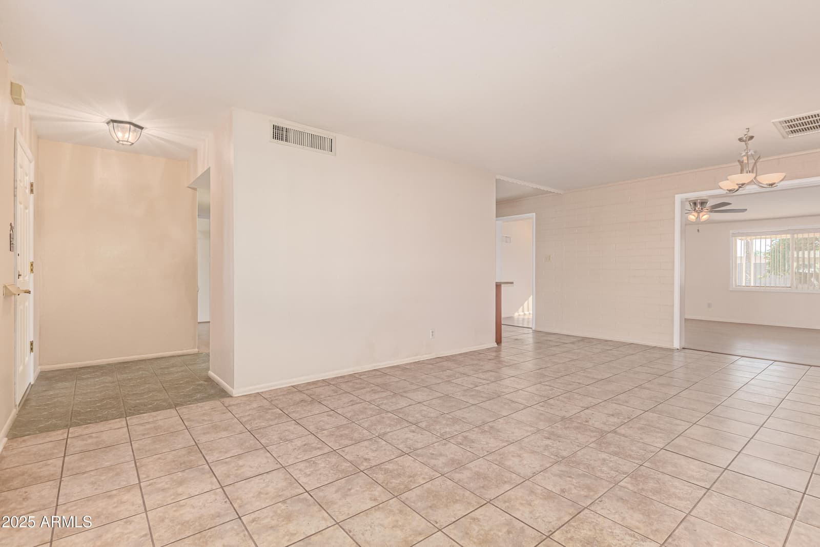 11811 N Desert Hills Drive W, Sun City, AZ 85351 — photo 5 of 45