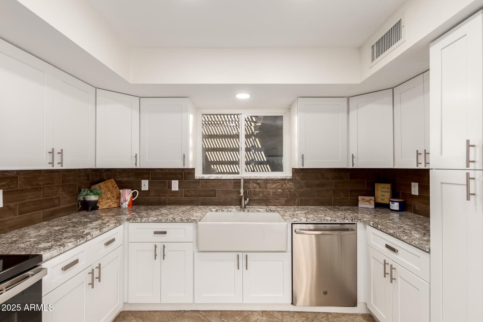 26001 S GREENCASTLE Drive, Sun Lakes, AZ 85248 — photo 10 of 40