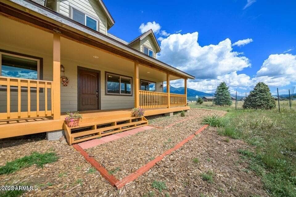 6555 N CHAMBERS Drive, Flagstaff, AZ 86001 — photo 9 of 60