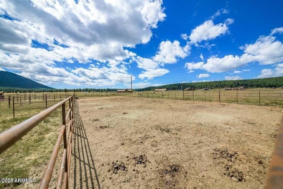 6555 N CHAMBERS Drive, Flagstaff, AZ 86001 — photo 11 of 60