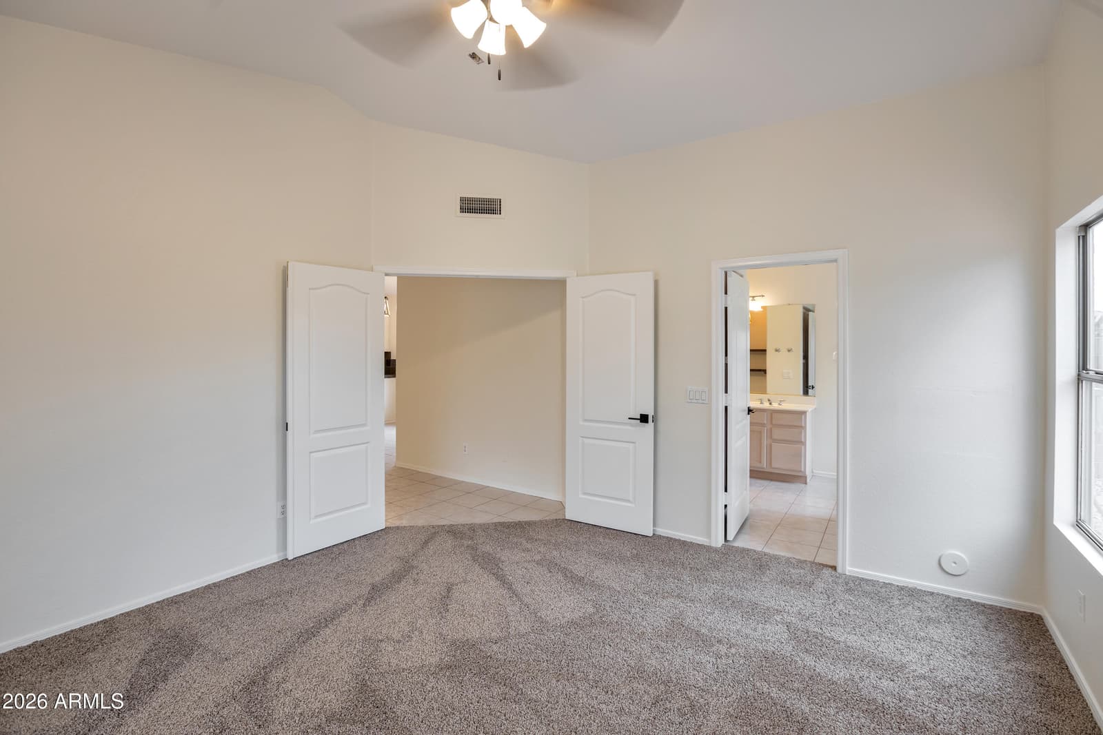 670 E KYLE Drive, Gilbert, AZ 85296 — photo 8 of 28