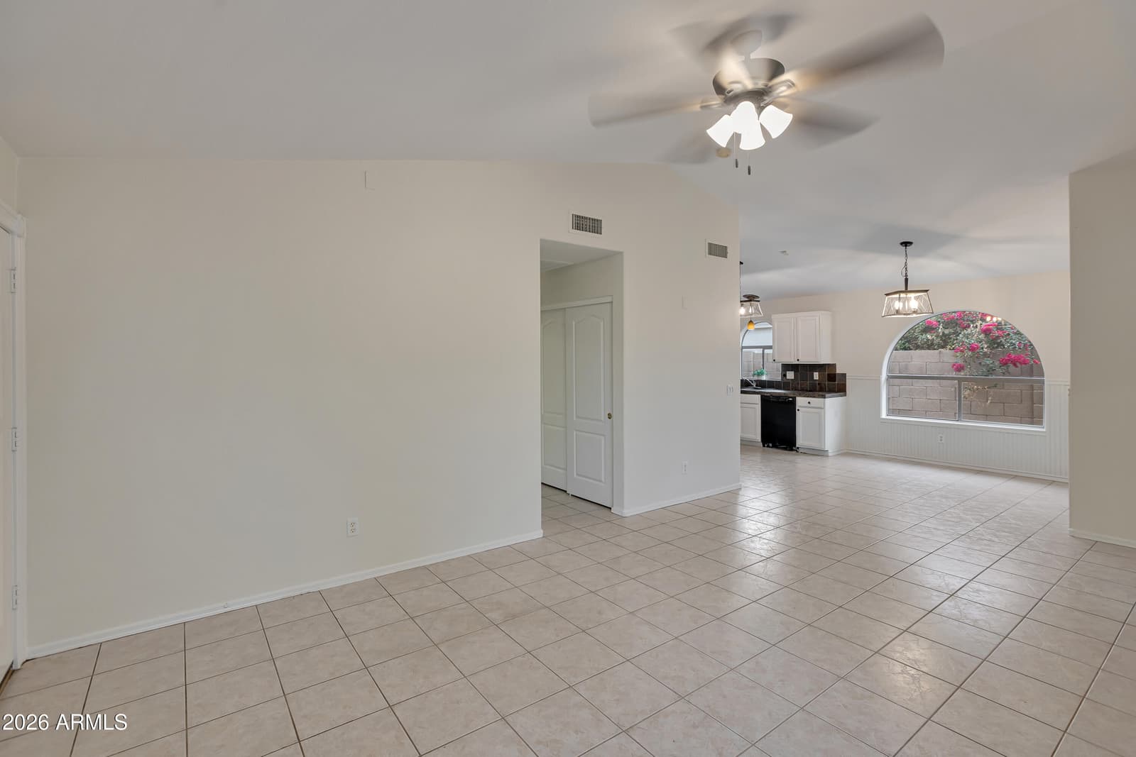 670 E KYLE Drive, Gilbert, AZ 85296 — photo 7 of 28