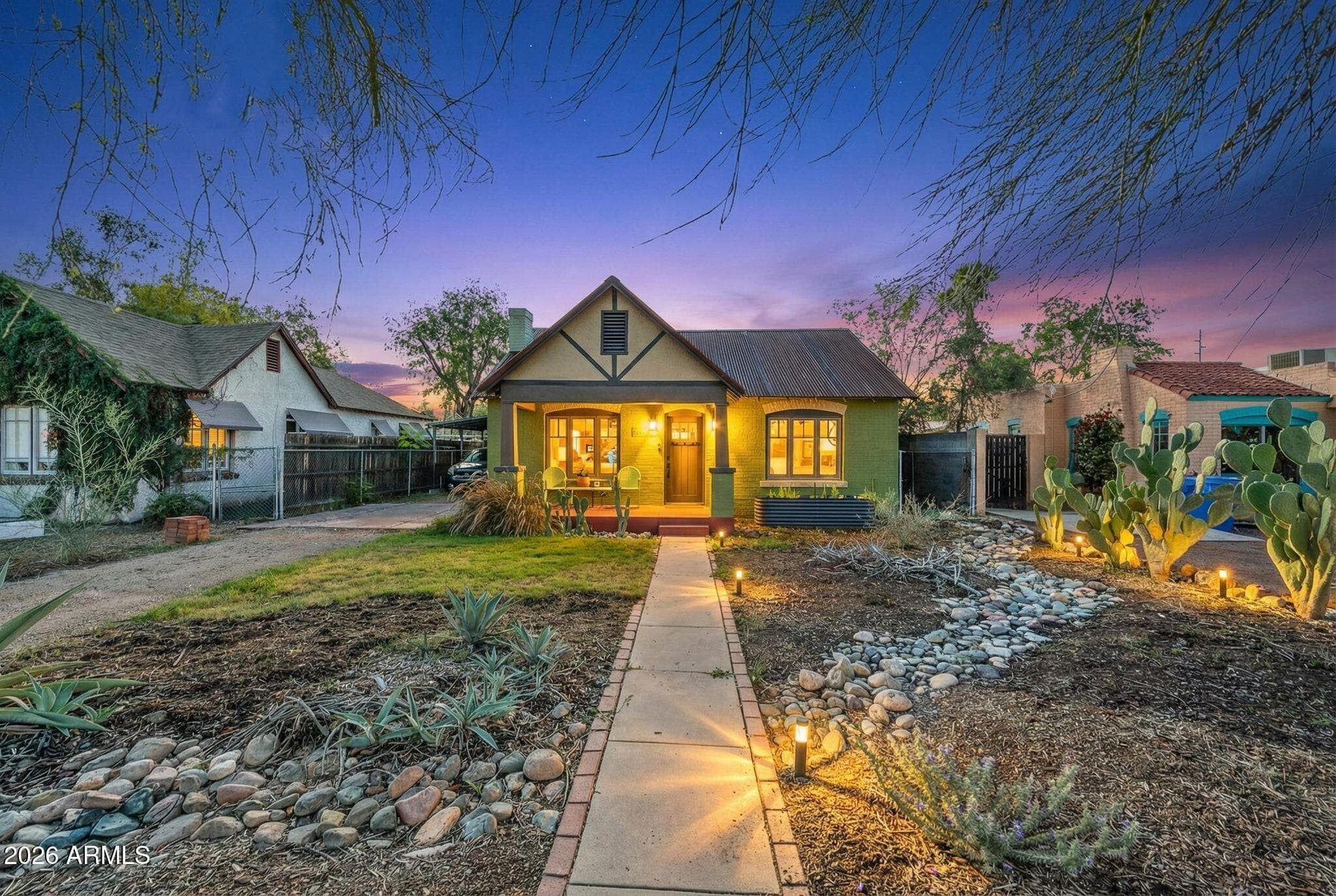 1813 E WILLETTA Street, Phoenix, AZ 85006 — photo 5 of 40