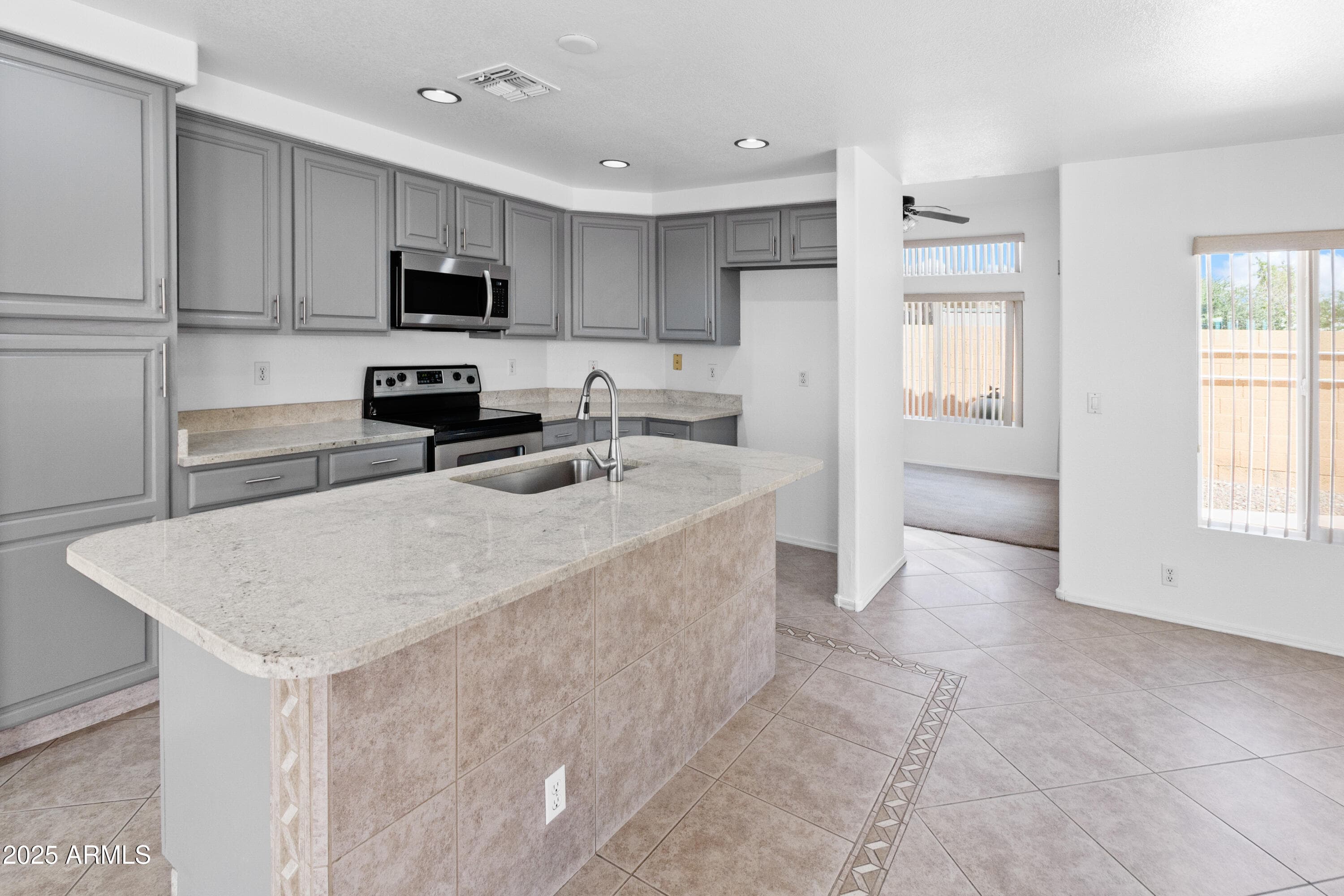 7767 W SIERRA VISTA Drive, Glendale, AZ 85303 — photo 4 of 33