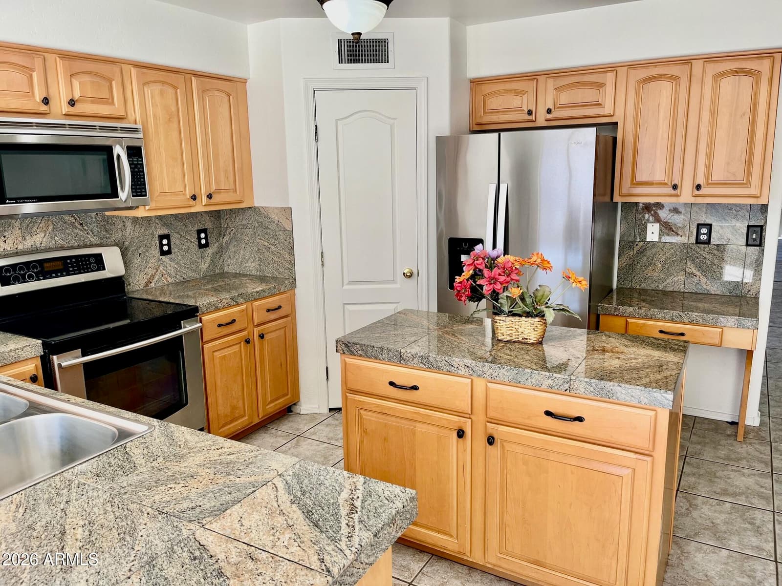 1701 E YUKON Drive, Phoenix, AZ 85024 — photo 4 of 46