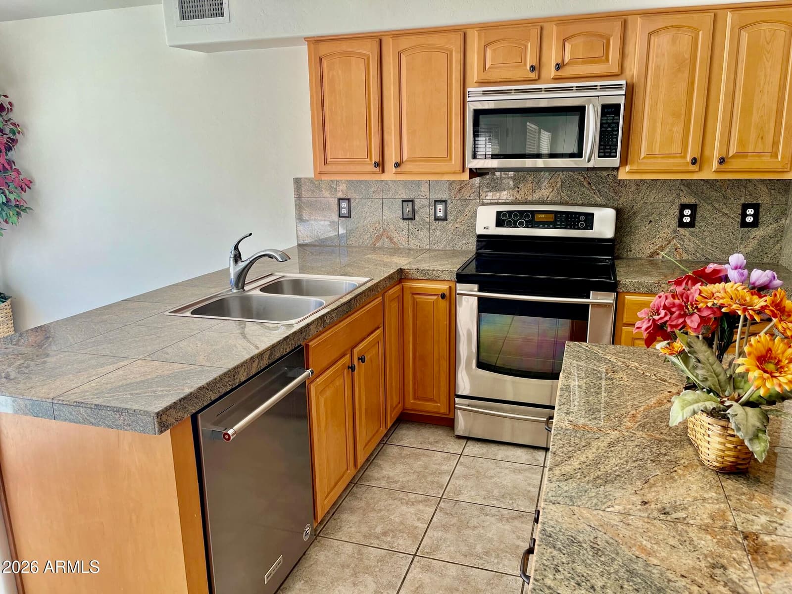 1701 E YUKON Drive, Phoenix, AZ 85024 — photo 12 of 46