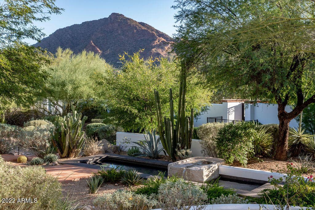 6723 N DESERT FAIRWAYS Drive, Paradise Valley, AZ 85253 — photo 3 of 48