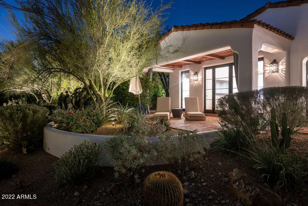 6723 N DESERT FAIRWAYS Drive, Paradise Valley, AZ 85253 — photo 36 of 48