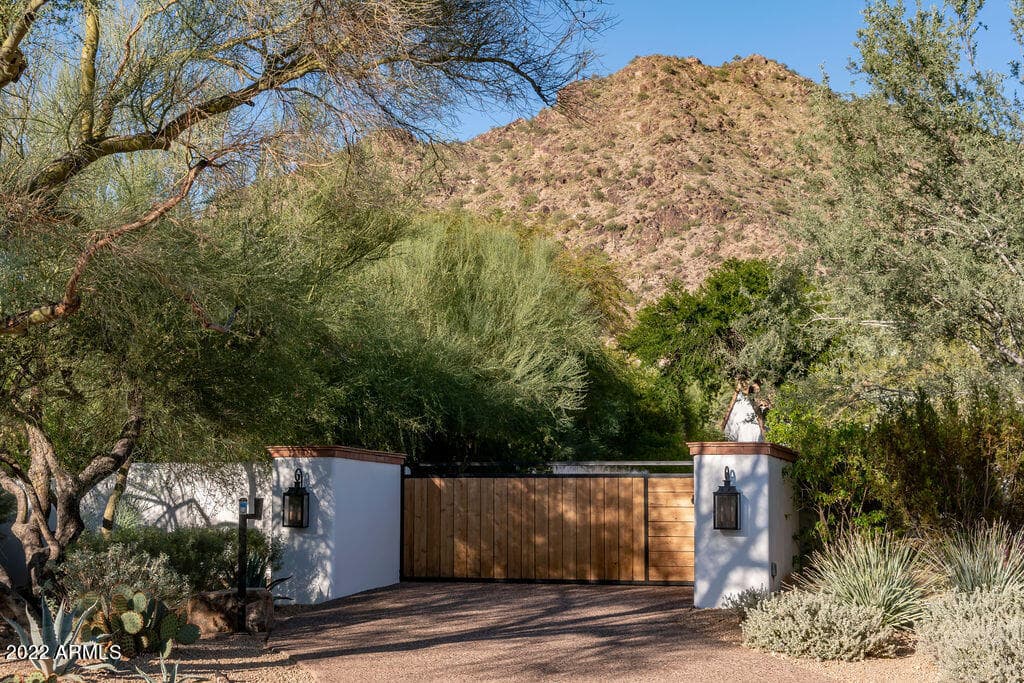 6723 N DESERT FAIRWAYS Drive, Paradise Valley, AZ 85253 — photo 44 of 48